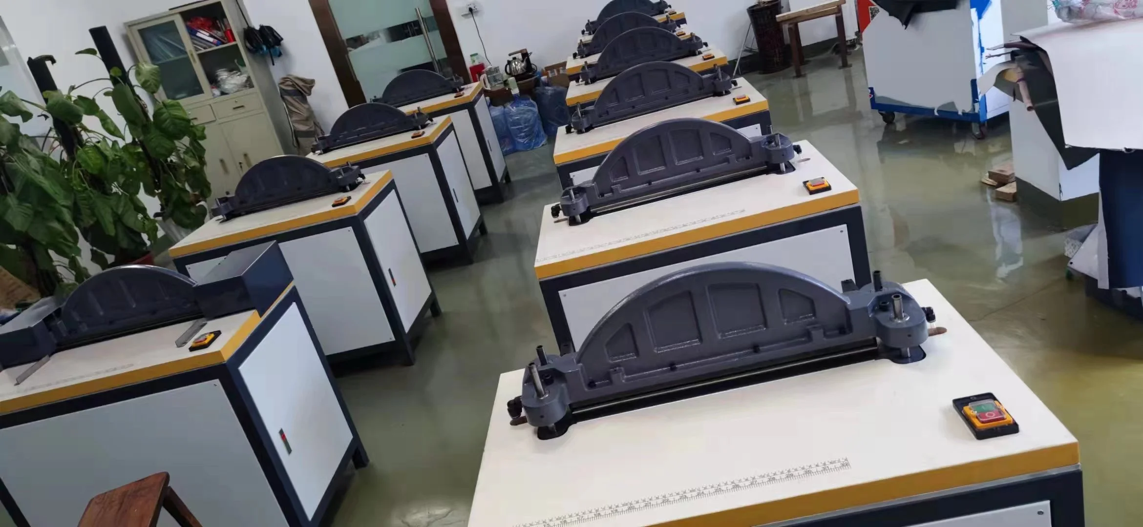 Автоматическая дыропробивная машина HUAMEI для кожаной обивки, дыропробивная машина для производства автомобильных сидений