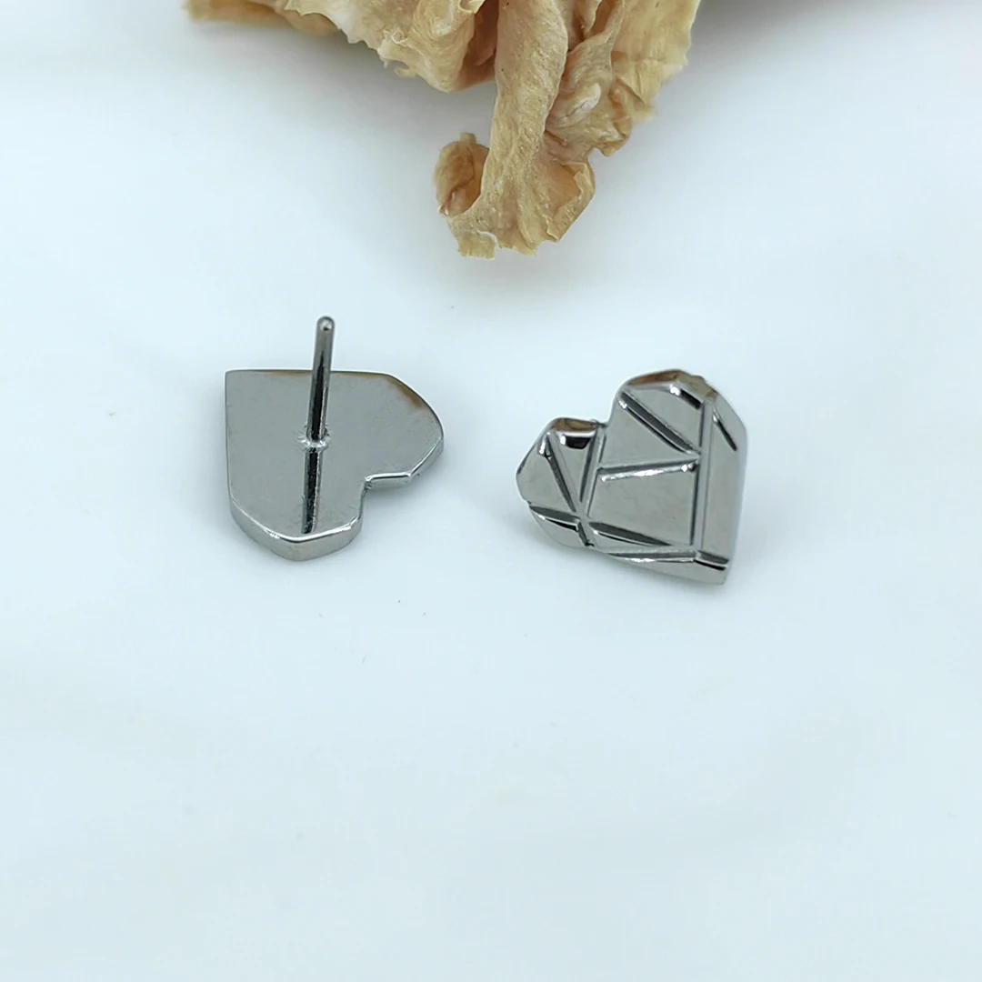Calendo New Style  ASTM F136 Titanium  High Polished Heart Threadless Cartilage  Lobe Earring  End Piercing  Jewelry