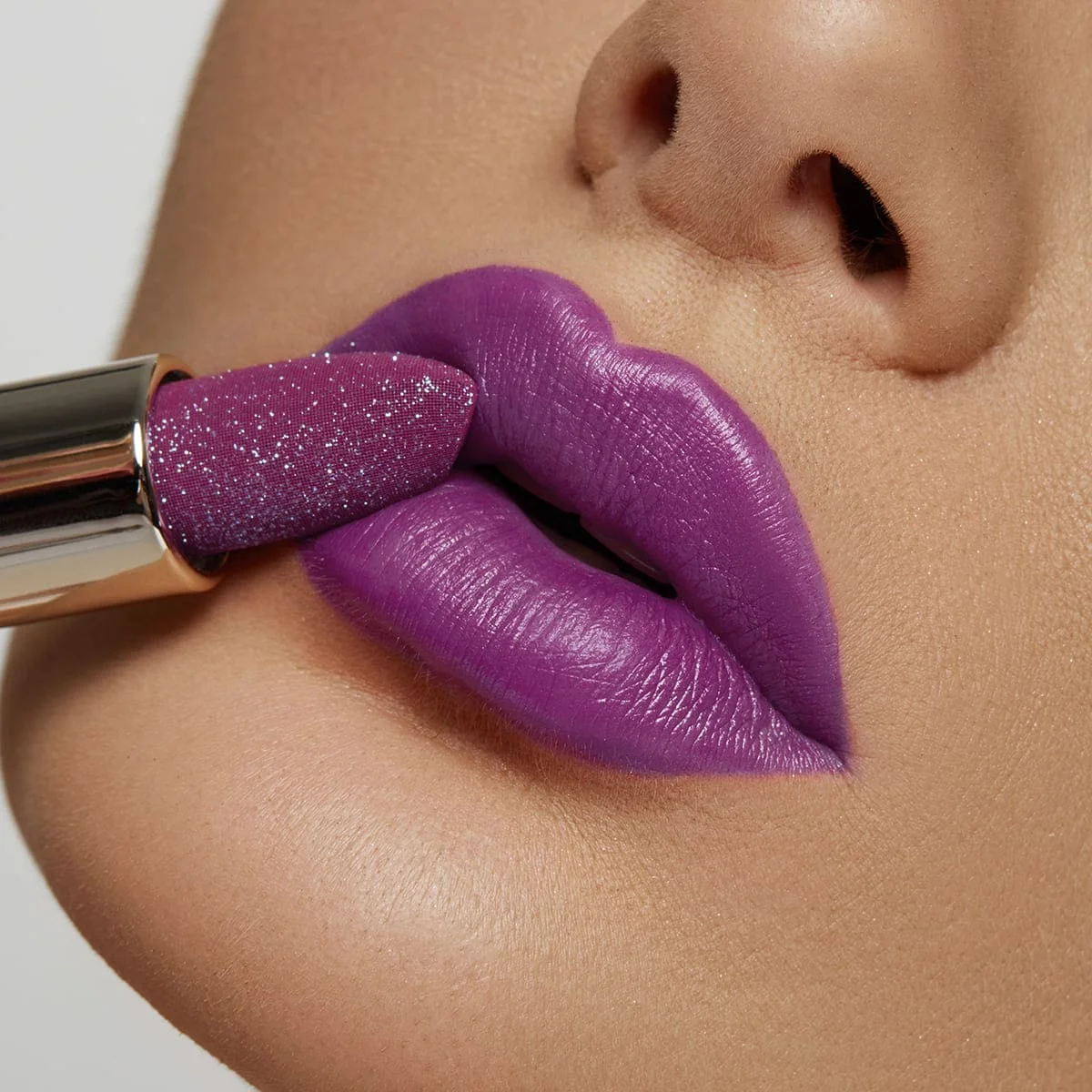 Private Label Liquid Lipstick Vendor Cheap Long Wear Purple Black Gold Lipgloss Lipstick Organic Waterproof