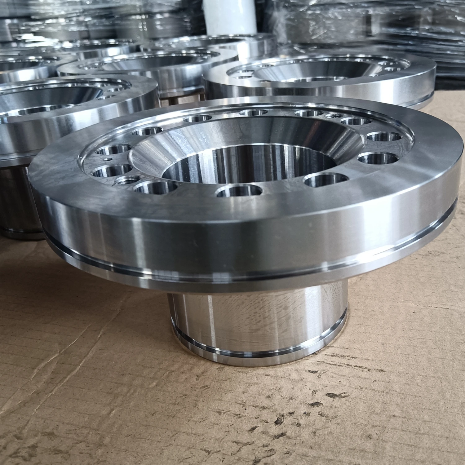 alloy hot forged steel round bar alloy forged pump 17 for   passenger valve-forging alloy forged rims