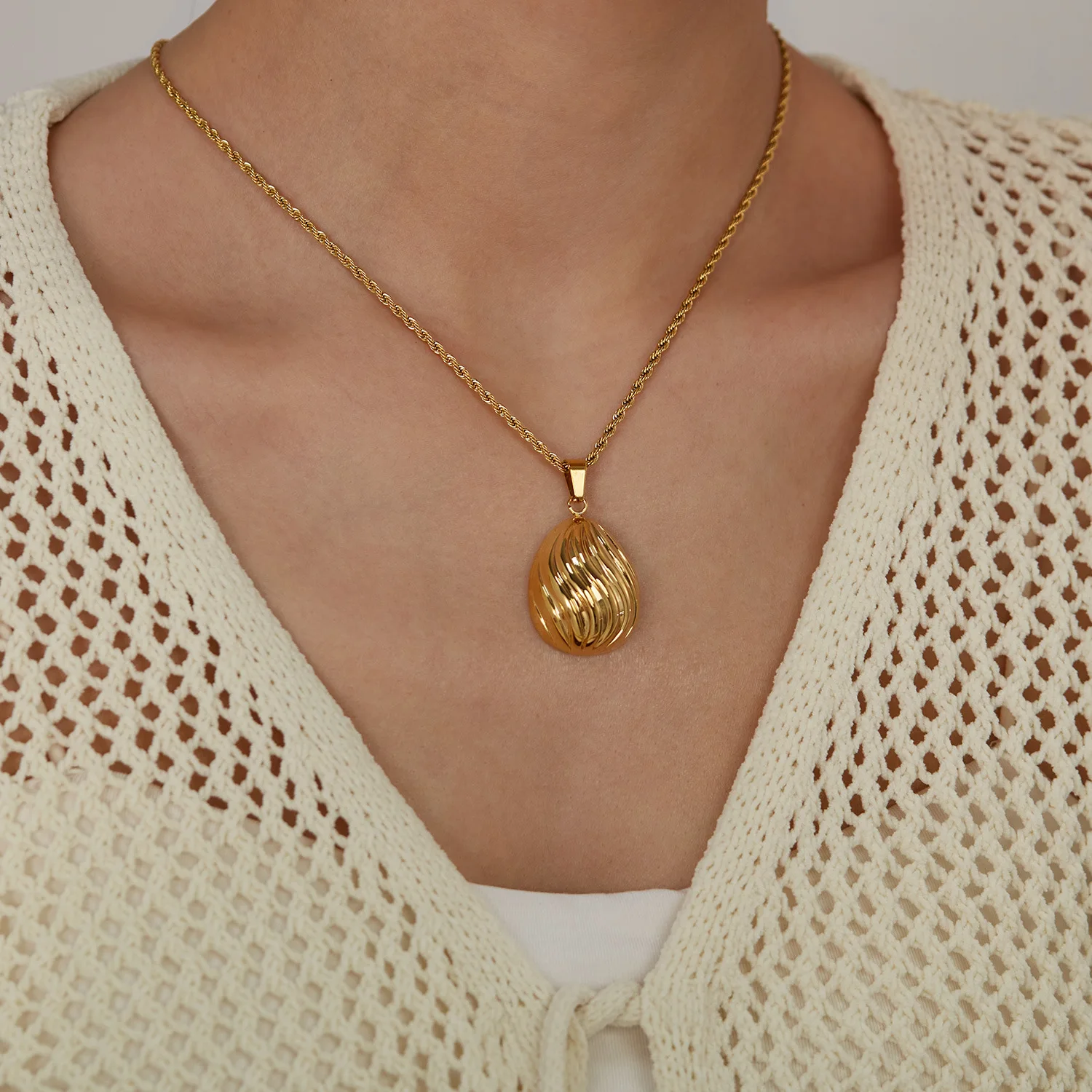 INS Best Selling 316L Stainless Steel Textured Pendant 2024 Trendy Waterproof Jewelry Charms Necklaces for Women