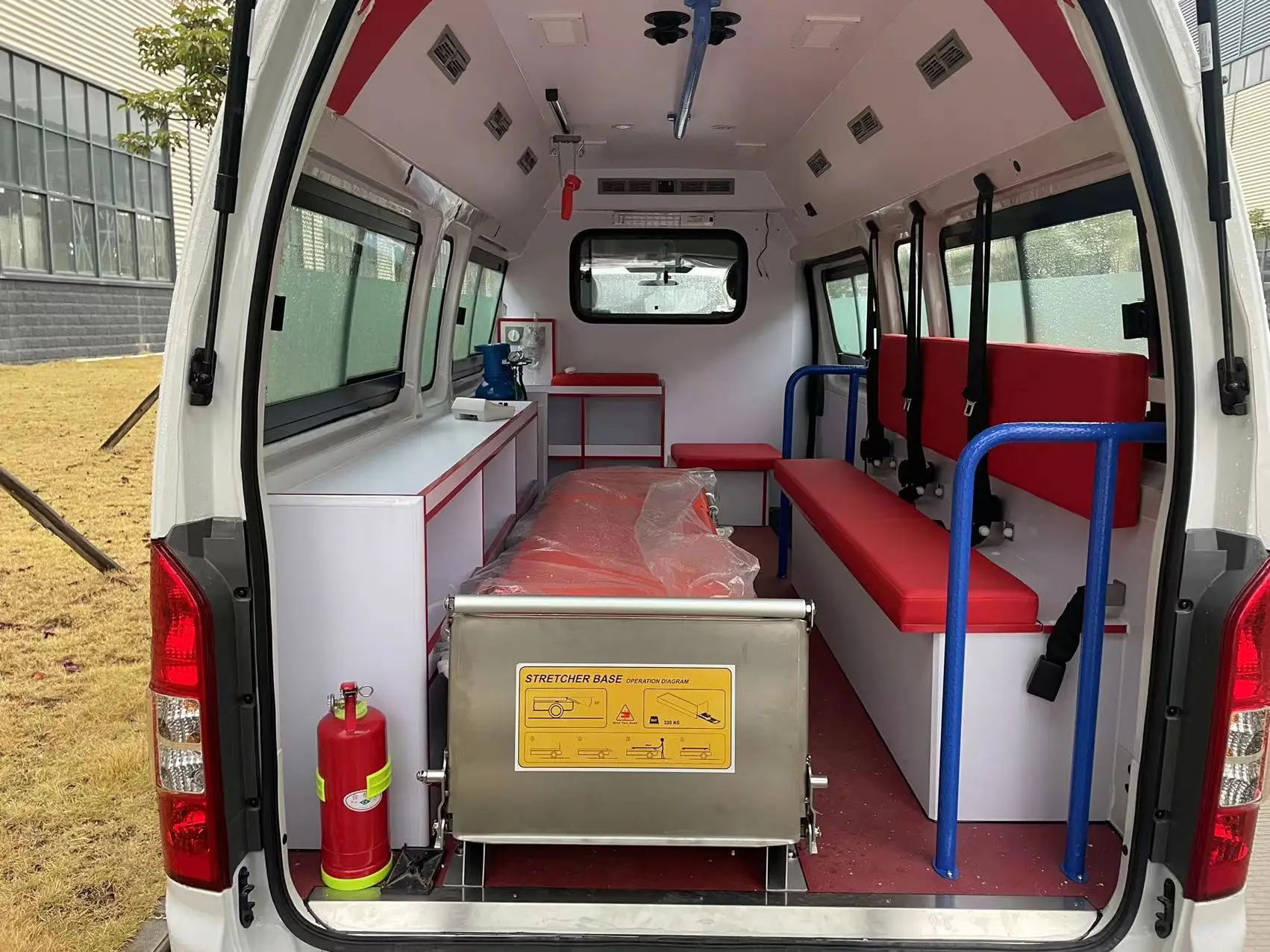 Mid-roof Emergency Hospital First Aid Ambulance Vehicle FOTON G7 Monitoring High Quality Medical ICU Ambulance Car