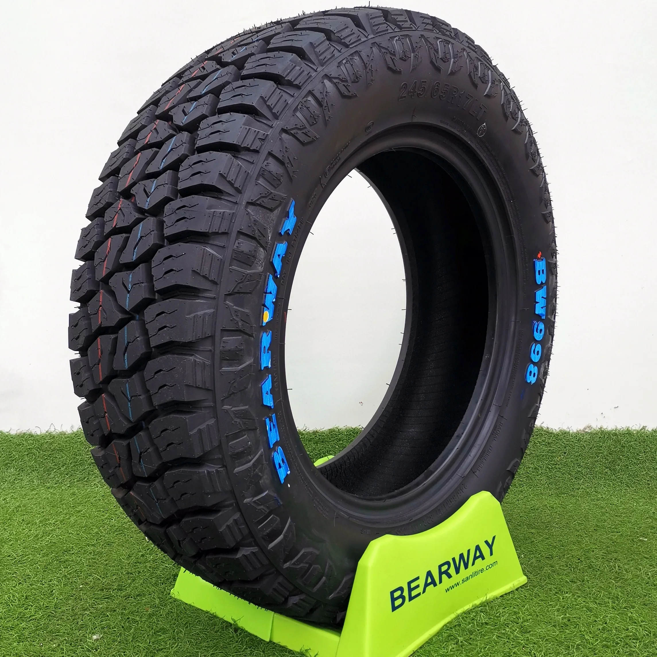 Вездеходная шина 245/70R16LT, грязевая шина с белой надписью
