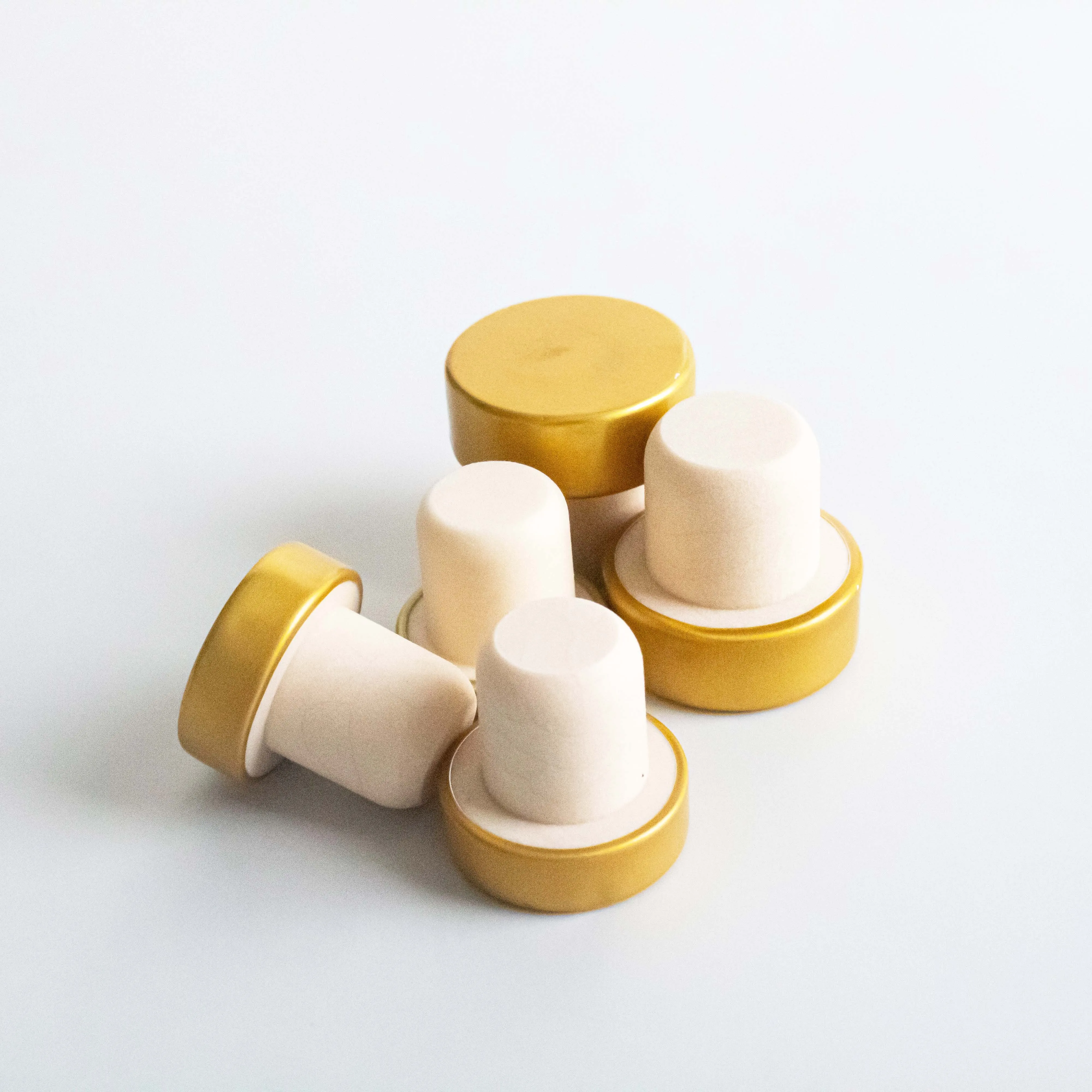 Wholesale Hot Sale Cork Glass Bottle Stopper Wine Bottles Custom Logo Carton Beverage Lids for Bottles Caps