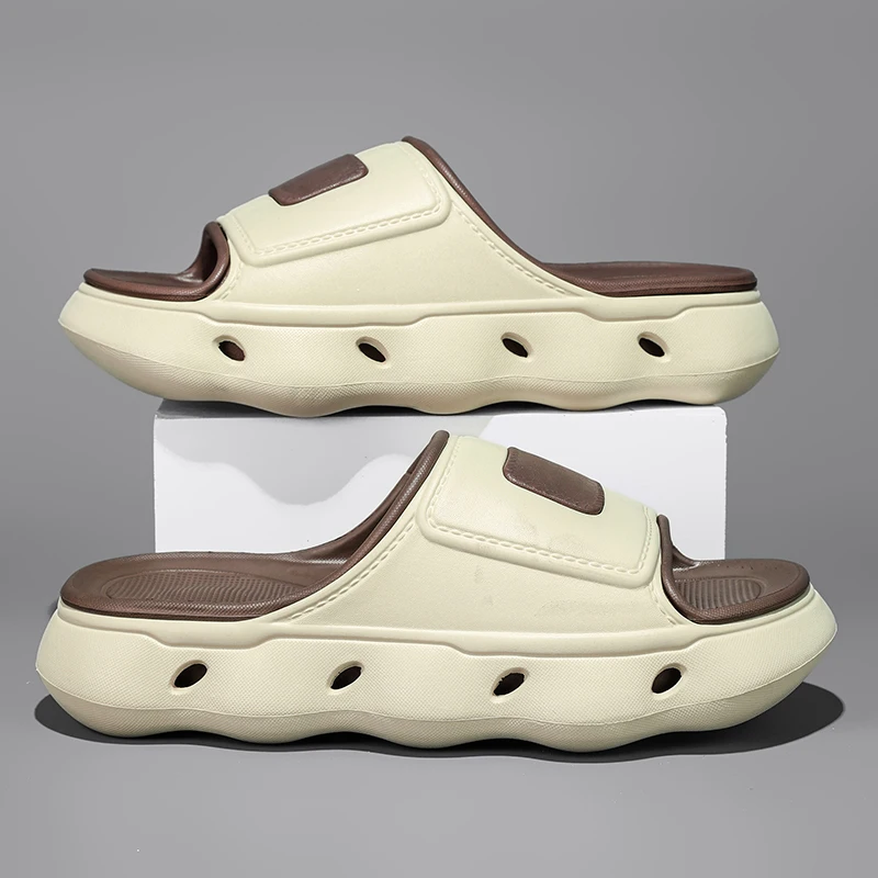 New Indoor  Outdoor Slippers Fashion  Slippers Lightweight Summer Slippers Anti Slip for men Beach Sandals