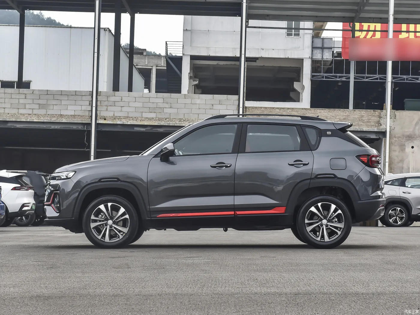 Новый Changan автоматический люк на крыше электрический внедорожник 4x4 светодиодная камера темная кожа Многофункциональный 5 сидений дверей руководство по эксплуатации автомобиля размер шин R17 FWD