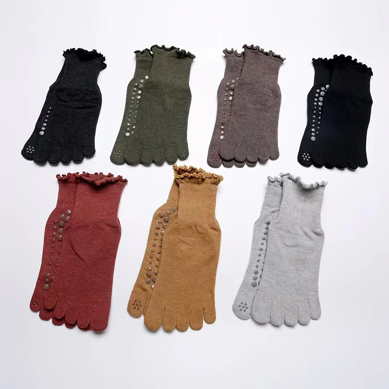 Irregular Edge 5 Toes Anti Slip Non Skid Yoga Pilates Cotton Custom Socks With Grips For Women