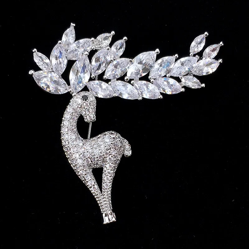 Wholesale womens deer CZ zirconia 18k gold plated brass decorative safe brooches christmas jewelry