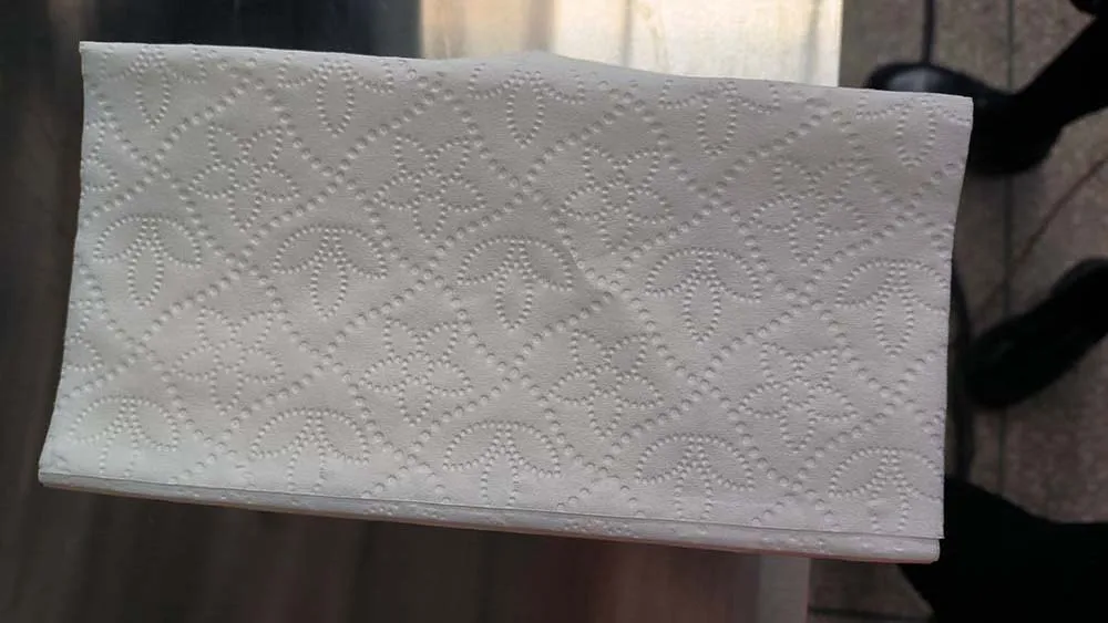 Сложенная машина для бумажных полотенец и салфеток для лица