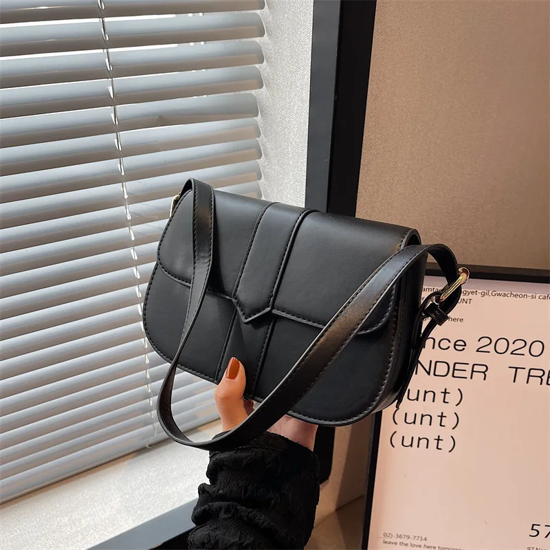 New trendy and versatile diagonal shoulder bag, popular on the internet, fashionable small square bag