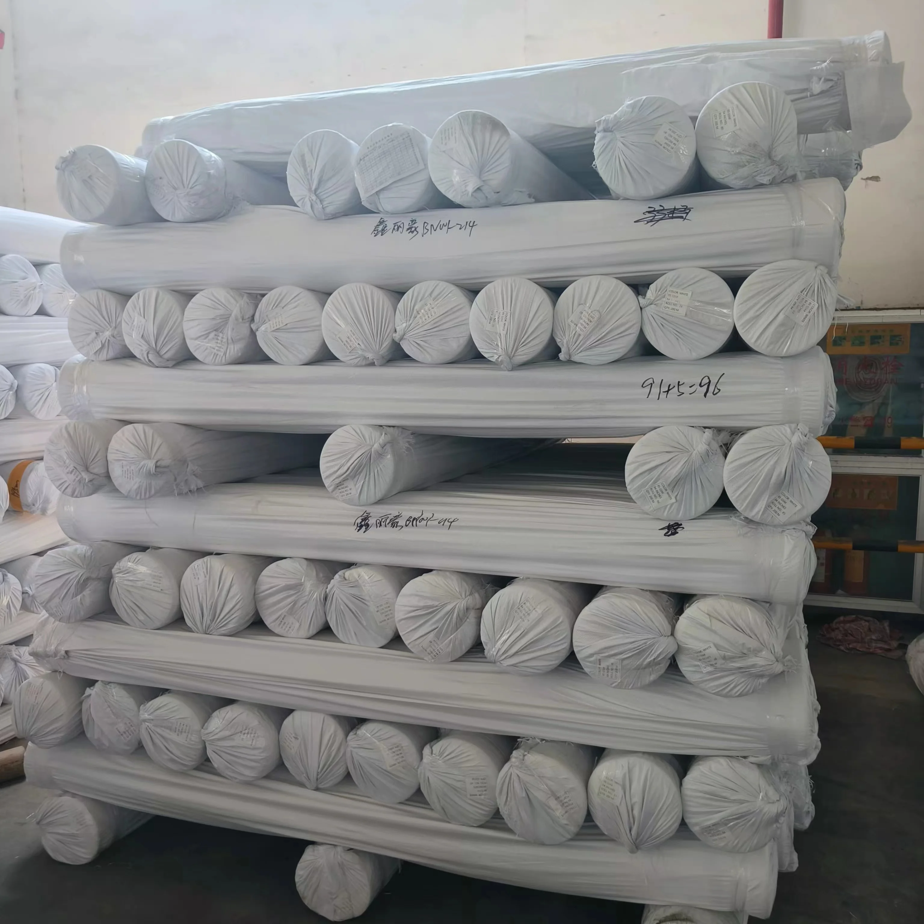 Plain Dyed Fabric  Texture Good Fastness 100% poly micro fabric in rolls