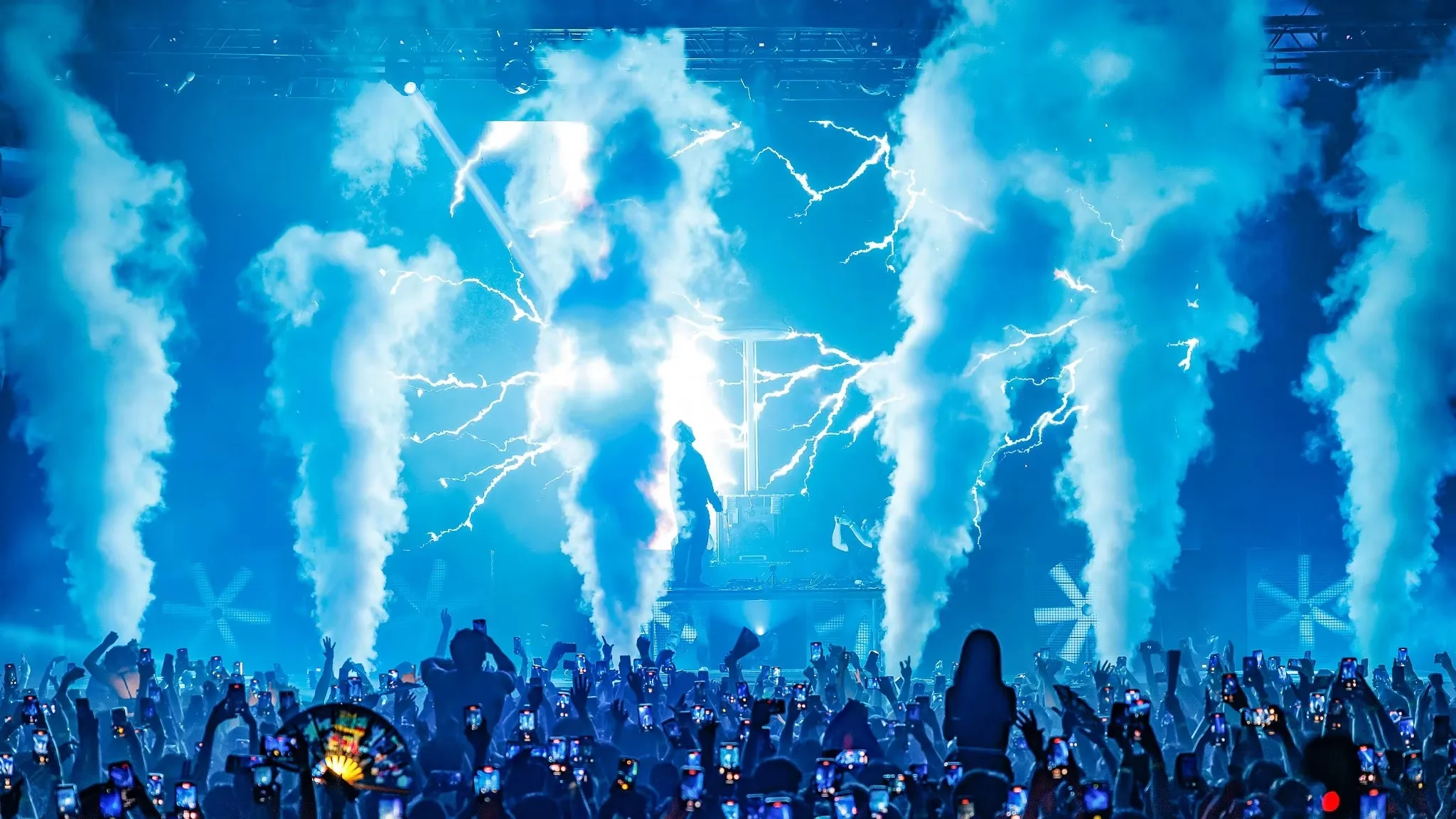 3000W Spray Smoke Machine Vertical Fog Machine With 24 Colorful LED Lights Effect Quickly Stop Effect Machine For  Wedding