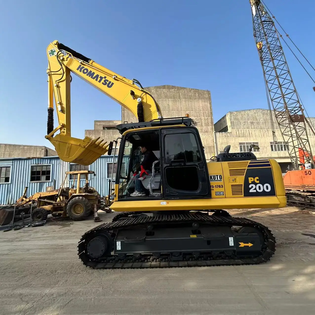 Japanese Excavator Komatsu PC200 Crawler Excavator 20 Ton Komatsu PC200 90% New Hot Sale  Excavator for Wholesale