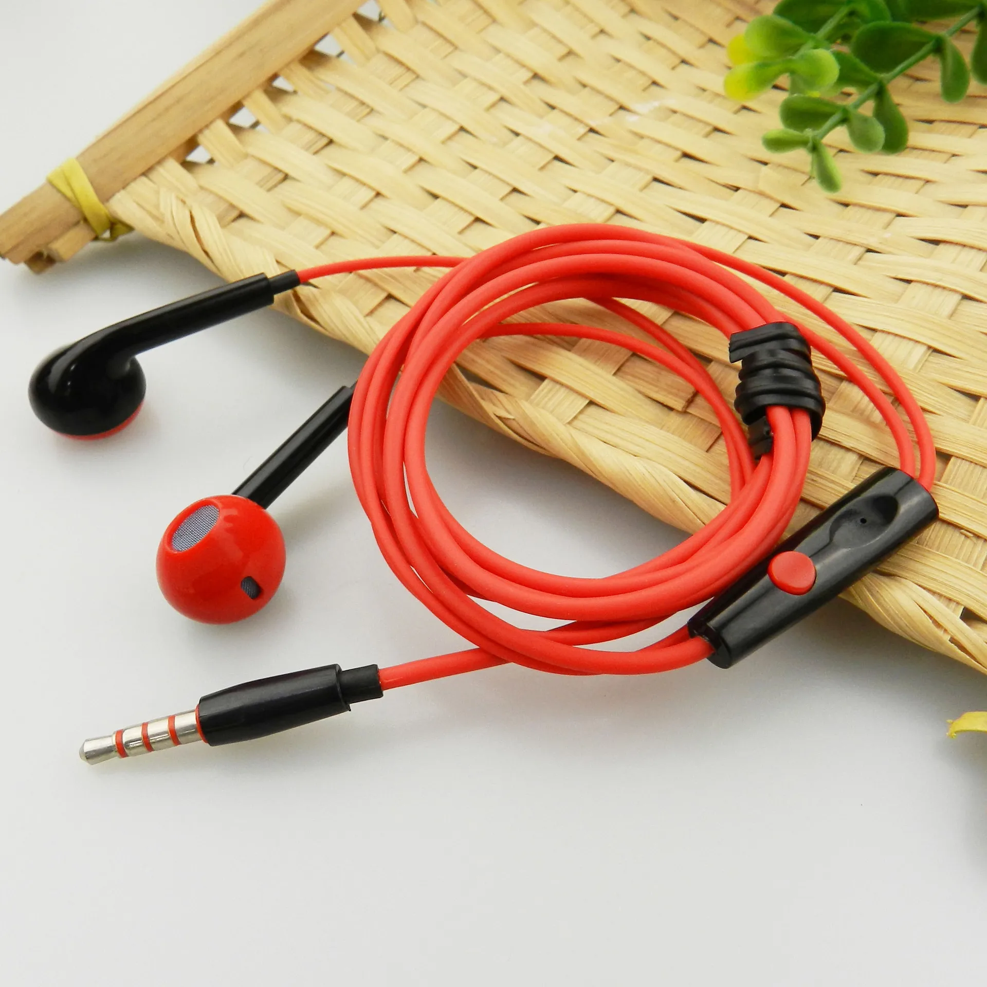 K102 TPE Music Sport 3.5 mm 3 in 1 Capacitive Wire Control with Microphone Stereo In-ear Wired Earphone