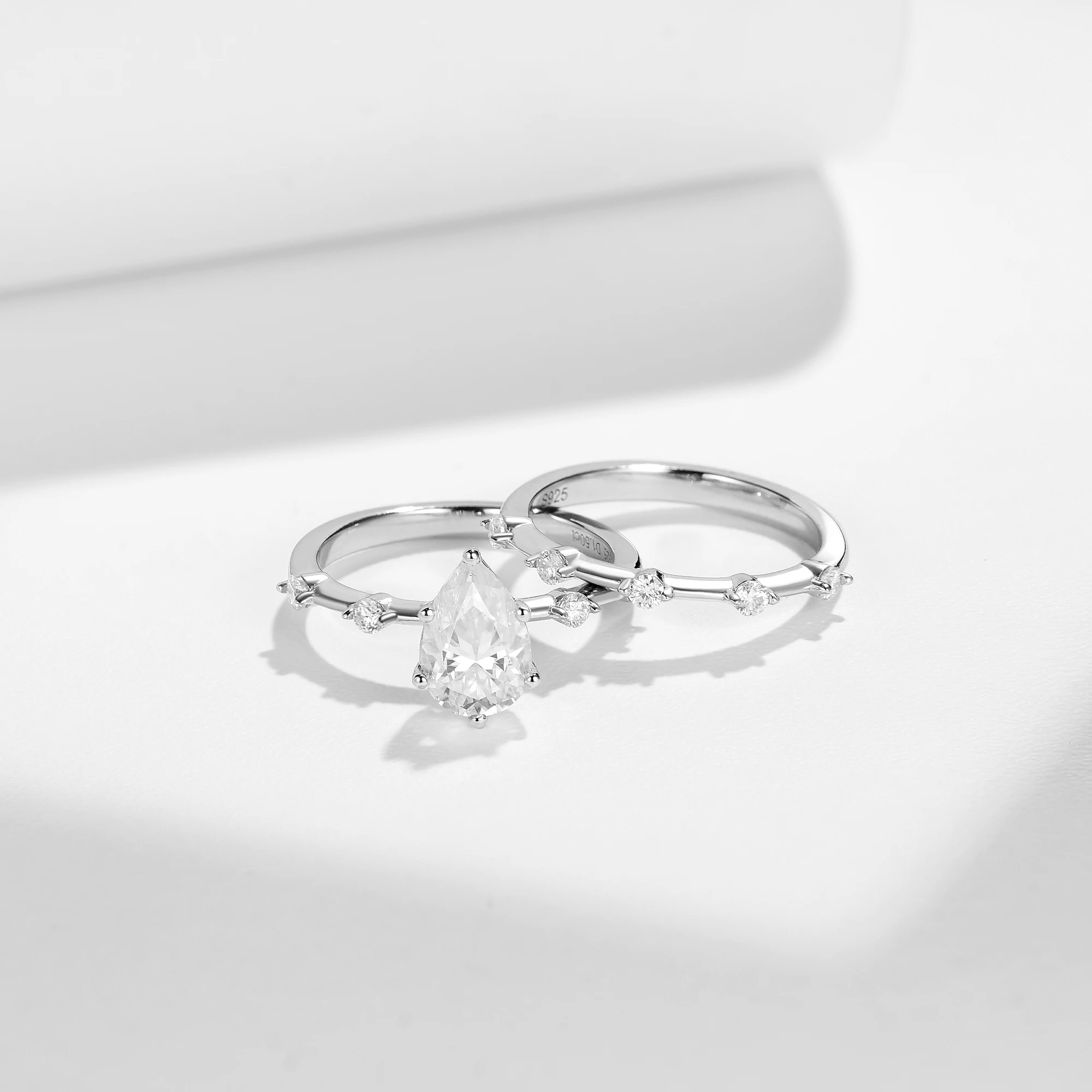 Ruizuan 1.5 Carats Water Drop Moissanite Ring Designer Jewelry with 925 Sterling Silver VVS Clarity Cut Pearl for Weddings