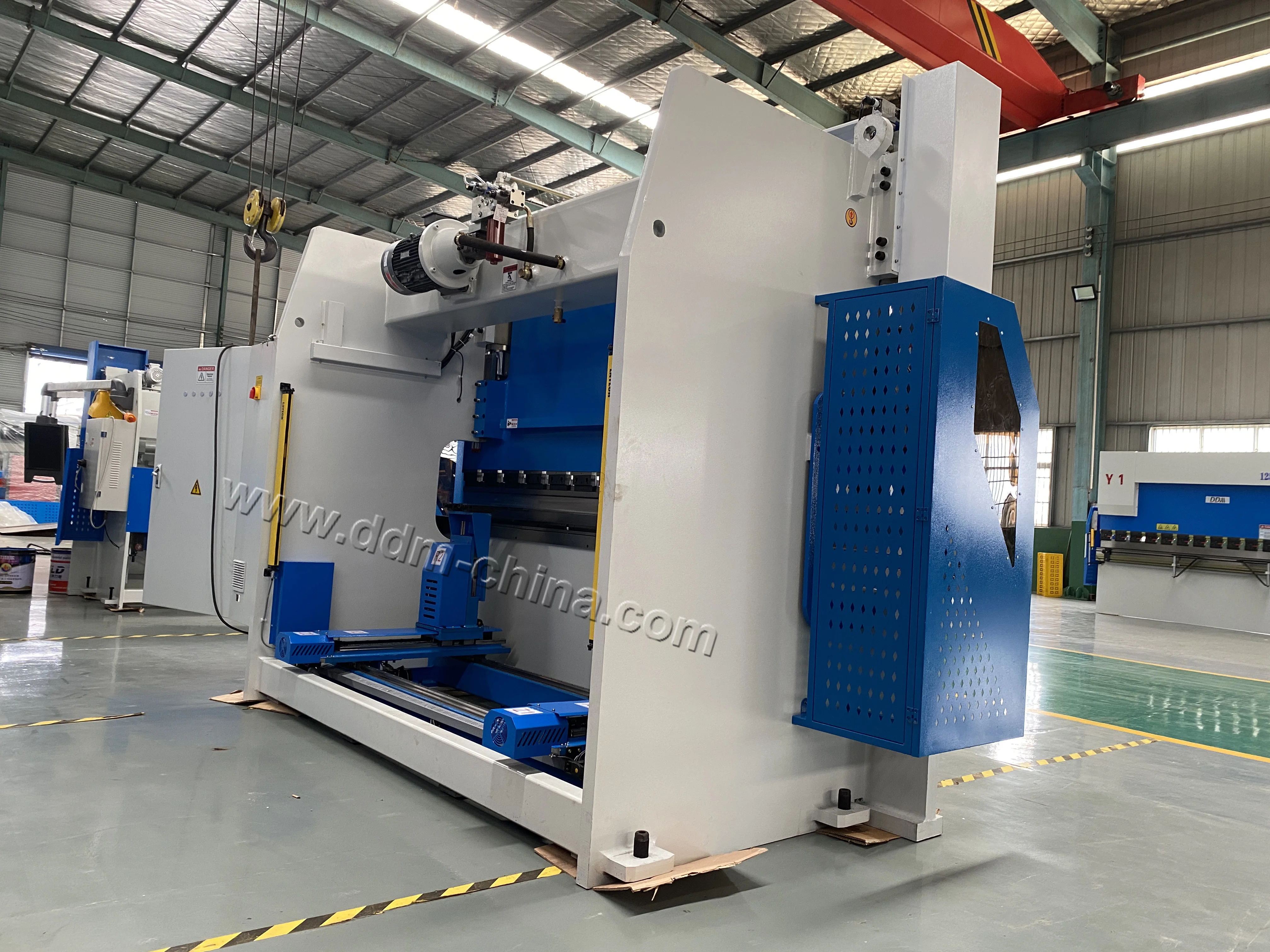 DDM INTL' press brake 200 ton auto press brake machine cnc bending press brake