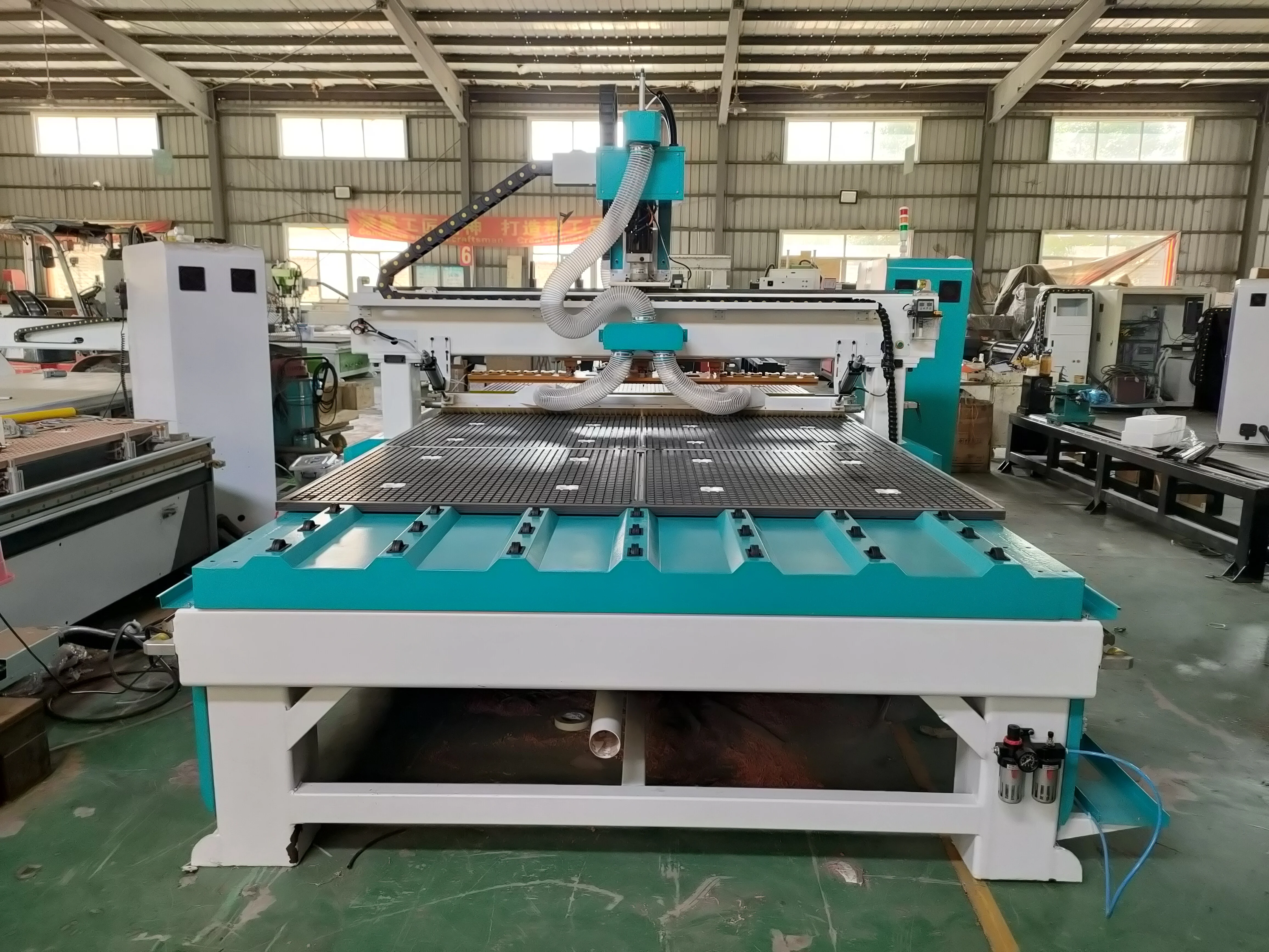 2024 Hot Sale Woodworking 3D Model Making Cabinet Furniture 2040 Cutting Drilling Slotting Tools Changer ATC Cnc Router