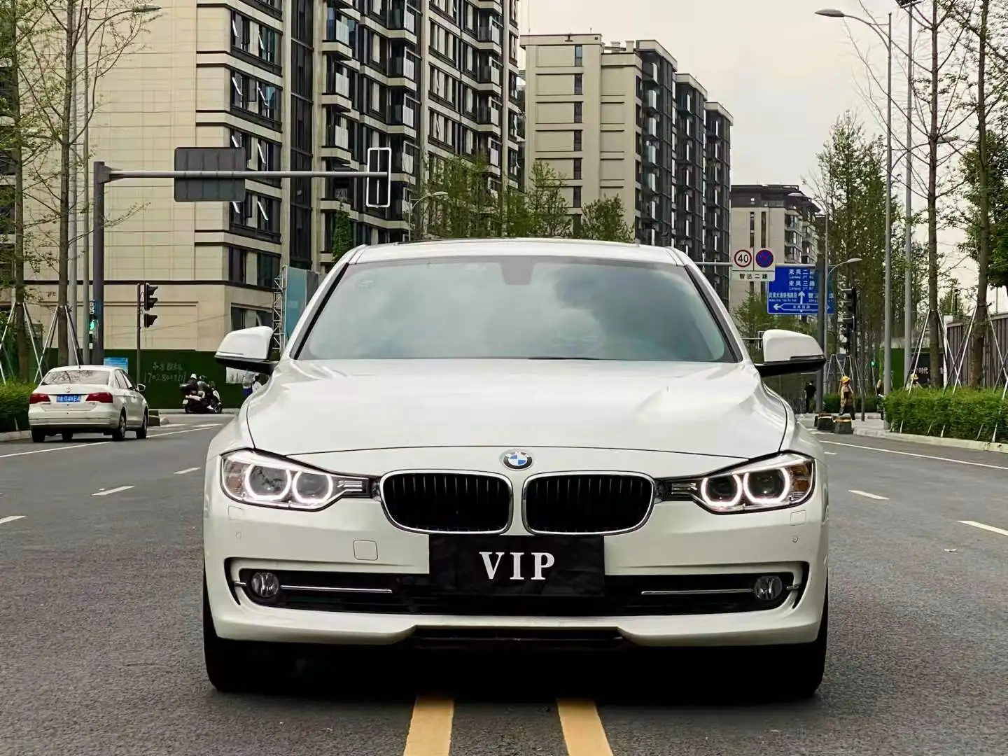 Подержанные автомобили из Китая Распродажа 2015 тип бензинового двигателя левый пробег состояние подержанного автомобиля BMW