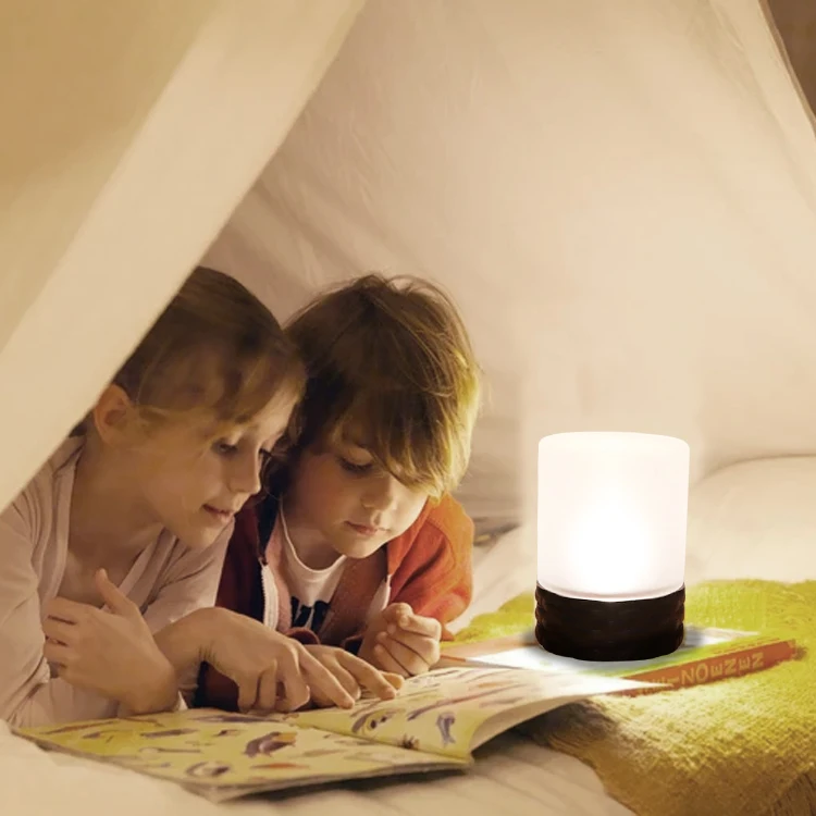 Hot Sale Solar Powered Outdoor LED Glass Plastic Table Candle Light with Rattan Style Decor Candle Lights