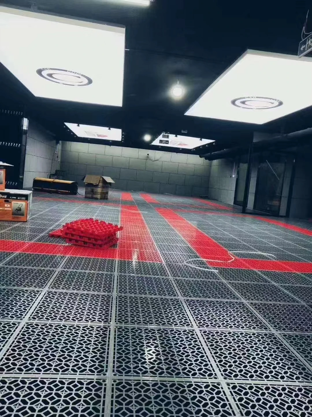 Pp Deck Patio Garage Interlocking Floor Tiles Splicing Floor Mat Plastic Flooring for Garage Bearing at least 3 tons