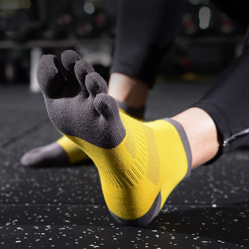 Cotton breathable and sweat-absorbing five-finger socks for men and men