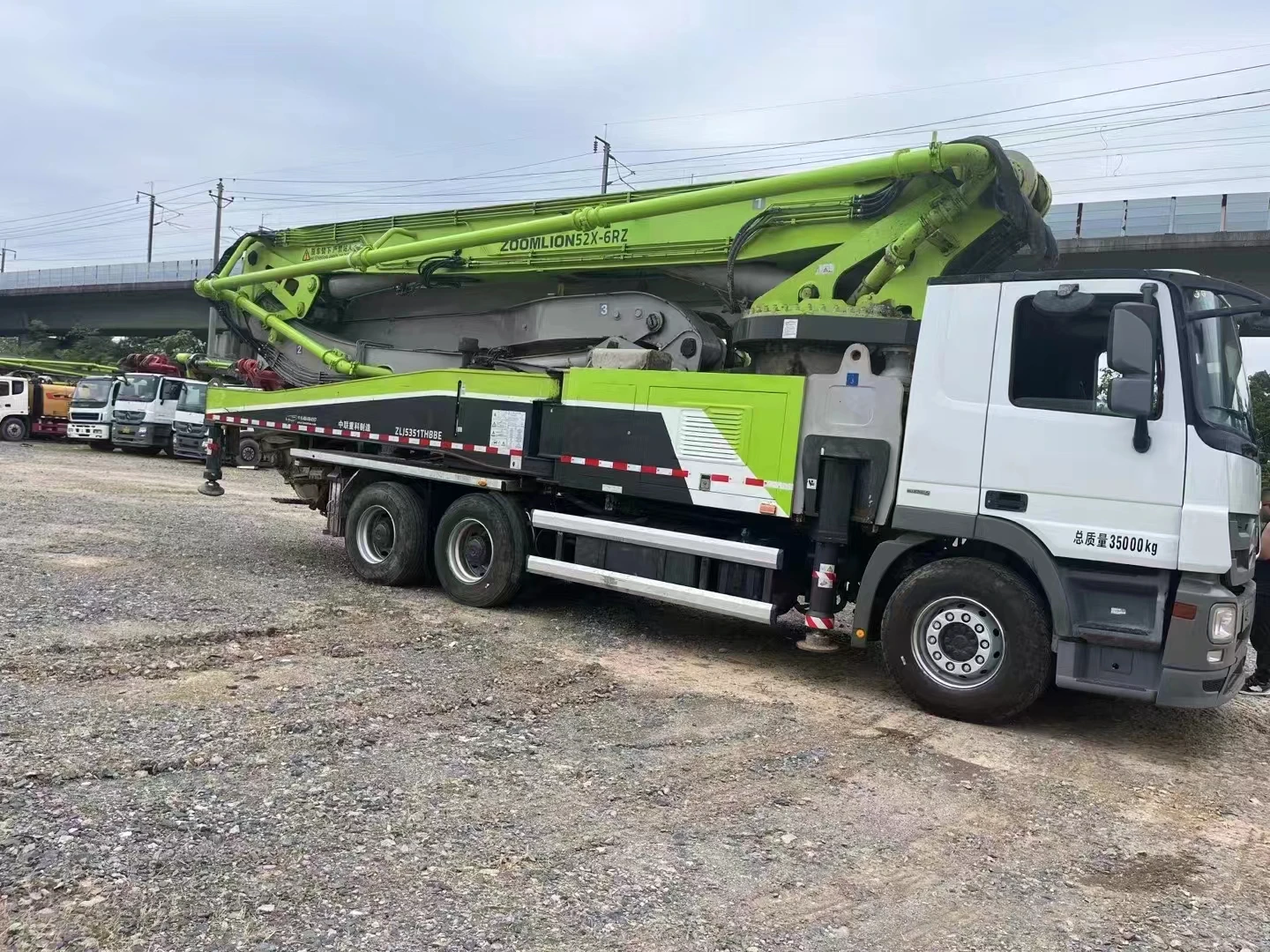 Stock used 19 years Zoomlion Mercedes Benz 52 meters used high productivity 180M3/H concrete pump trucks