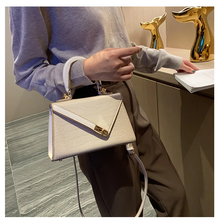 New 2019 retro texture girl crocodile pattern handbag simple fashion lock single shoulder Messenger bag female