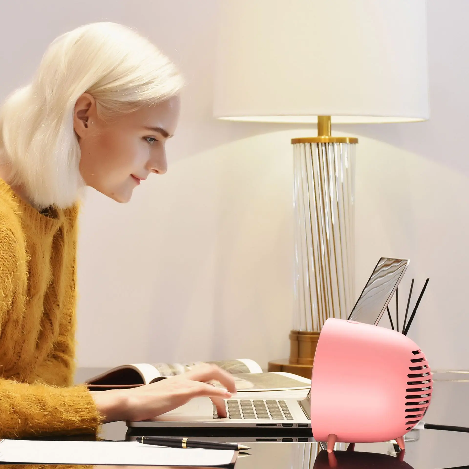 2022 new desktop heater hand warmer gift wholesale small creative mini home heater electric heating fan