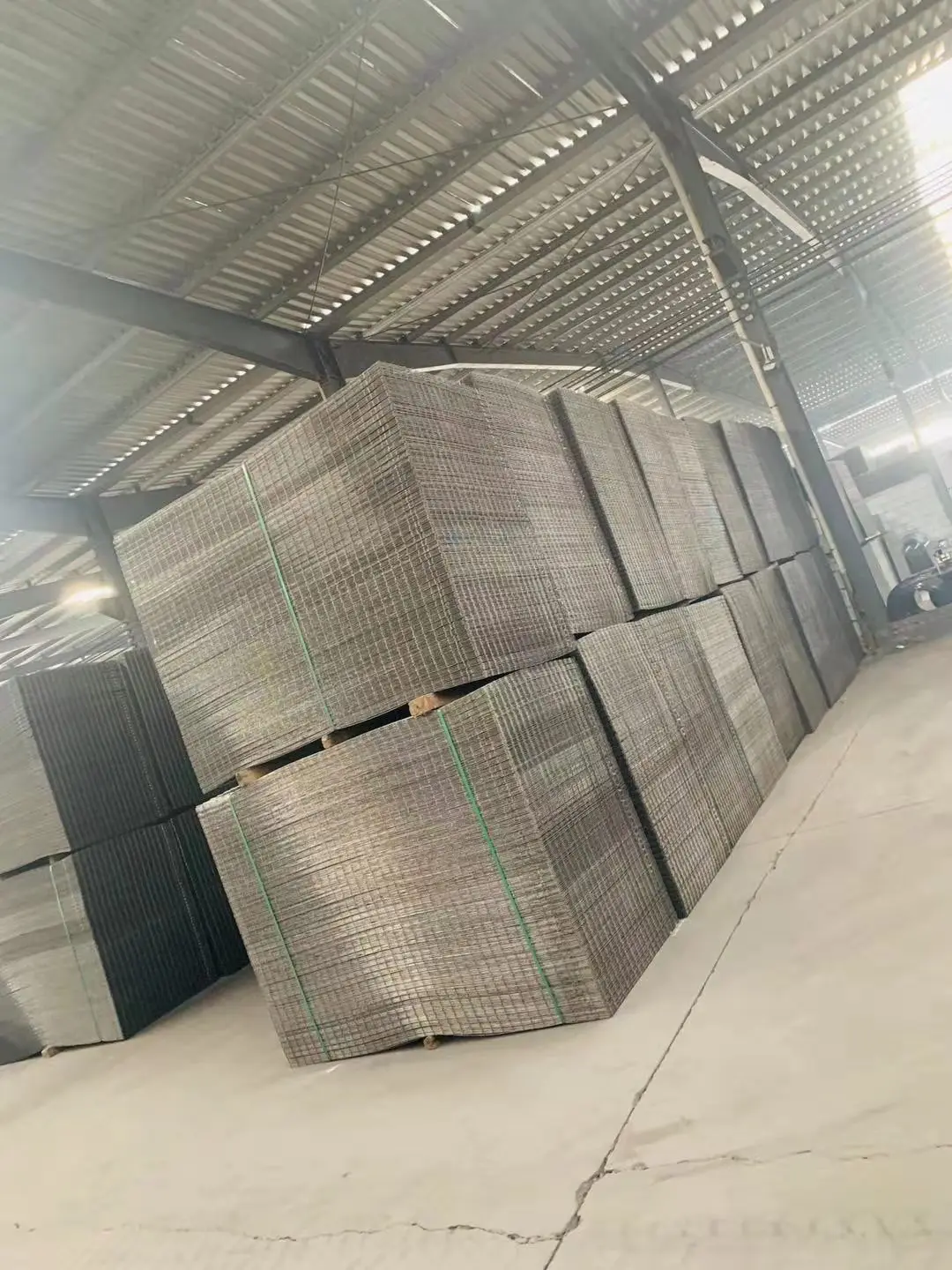 4x4 Hot Dipped galvanized Wire Mesh Low Carbon Steel Wire Fence Mesh