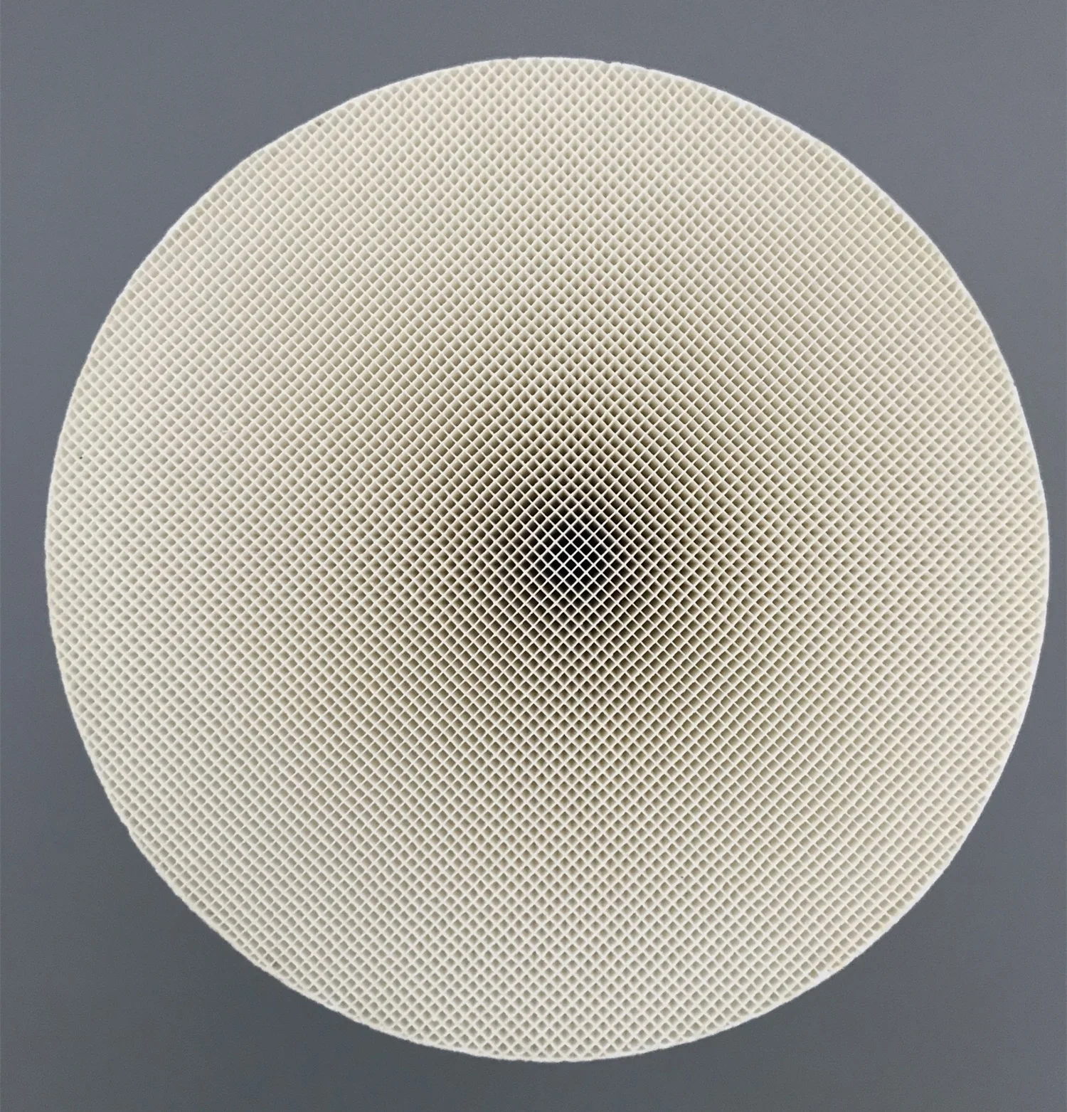 Honeycomb Ceramic Series Automotive Catalytic Converter Euro 3/4/5 CNG Catalyst for Automotive.