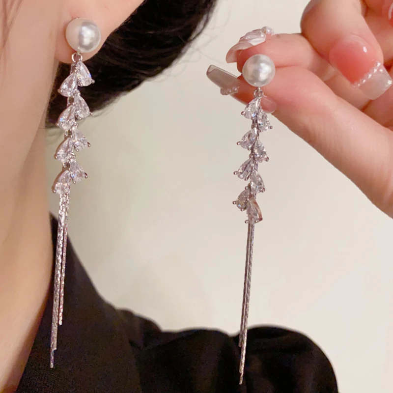 Elegant Flower Pearl High-end TasseFrench Retro French Retro Camellia  Elegant Flower Pearl High-end Tassel Earrings