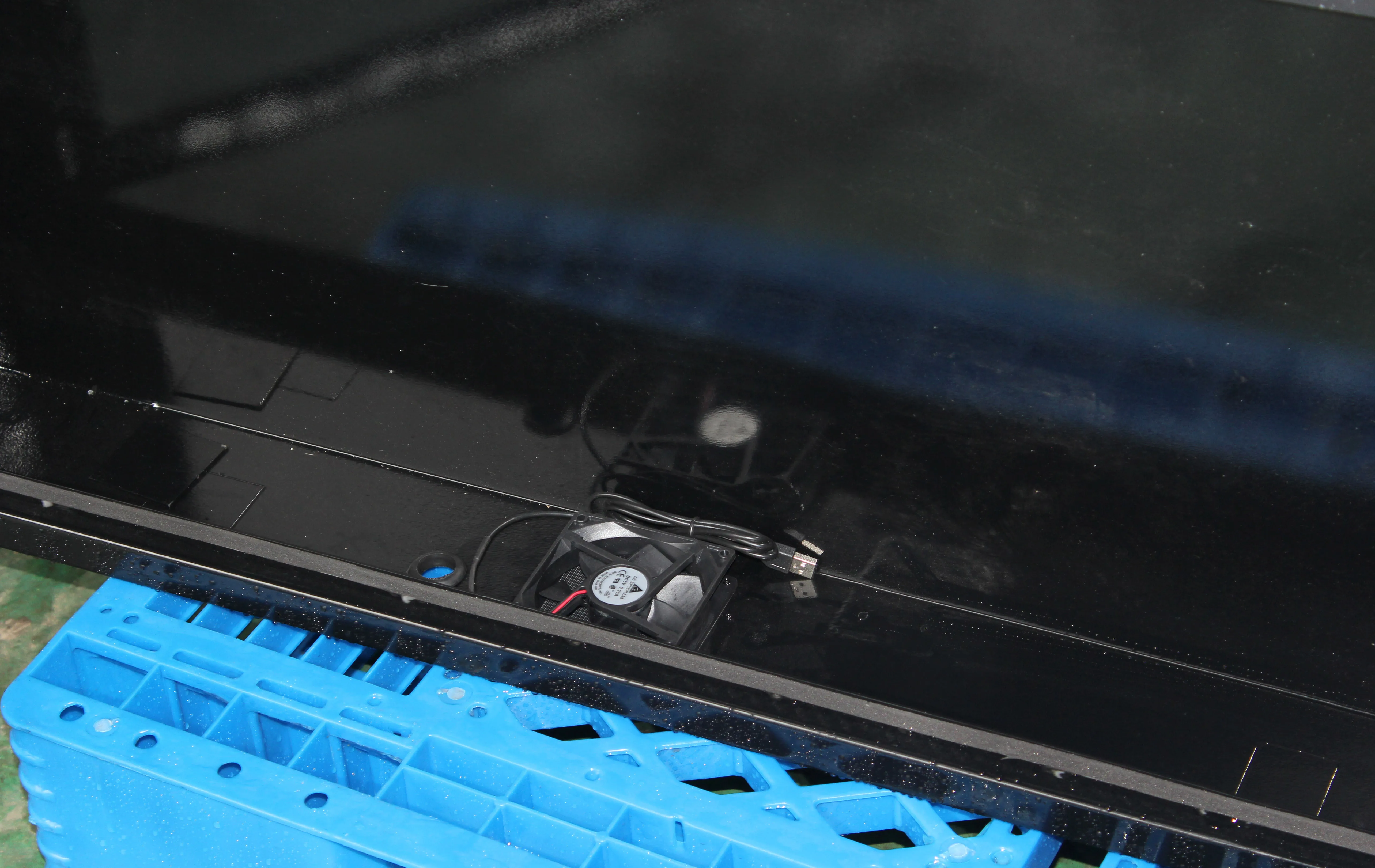 outdoor TV enclosure  Wall Mounting TV Hard Cover Weatherproof Protection Shell