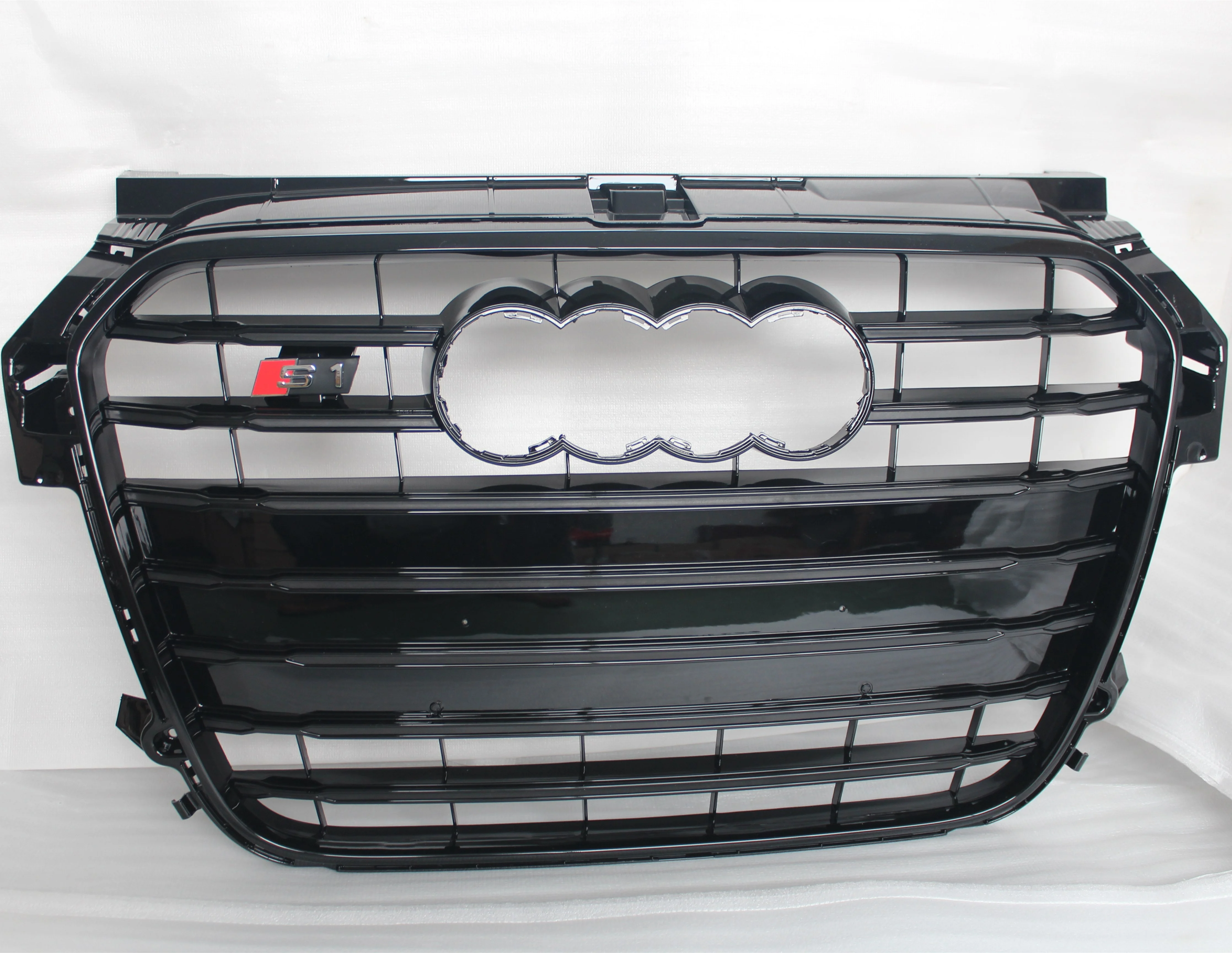 Решетка переднего бампера для AUDI A1S1 2012-2015