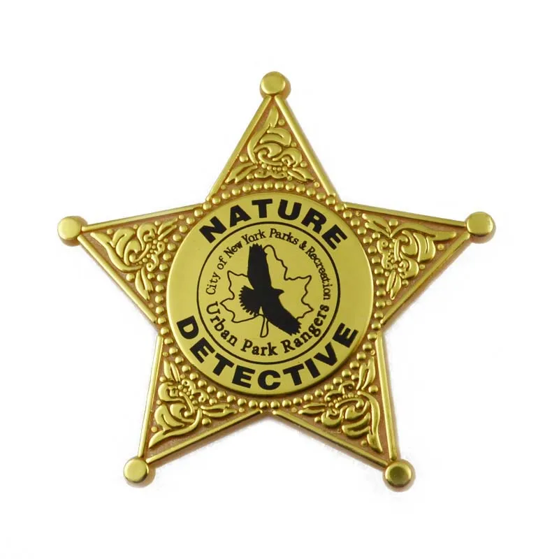 2023 new product  promotional business gifts enamel christmas gold hard enamel metal lapel pin badge manufacturer