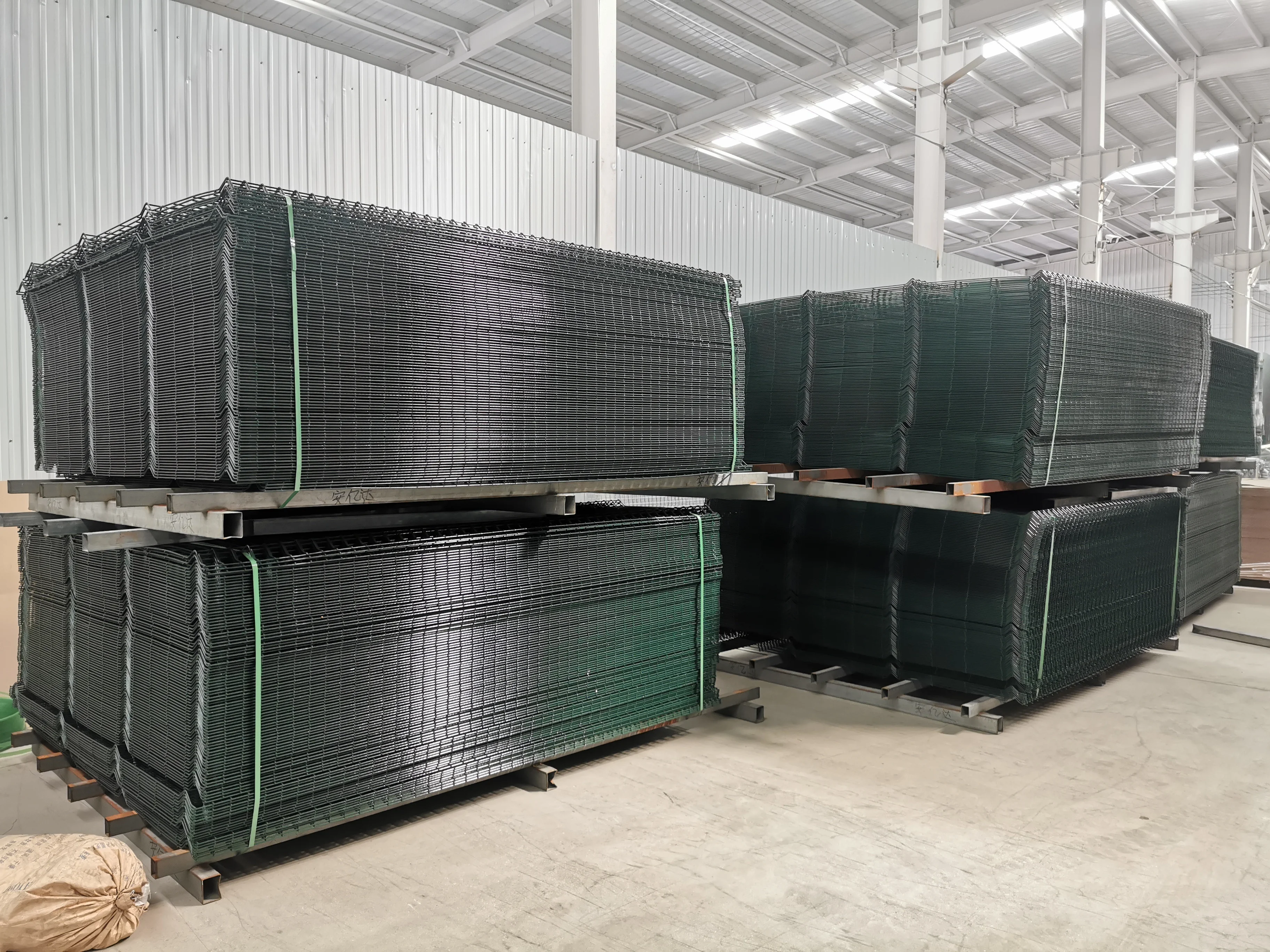 Trusted Factory High Quality Pvc Powder Coated Welded Curved 3D Wire Mesh Fence Galvanized V fold Welded Wire Mesh Fence Panel