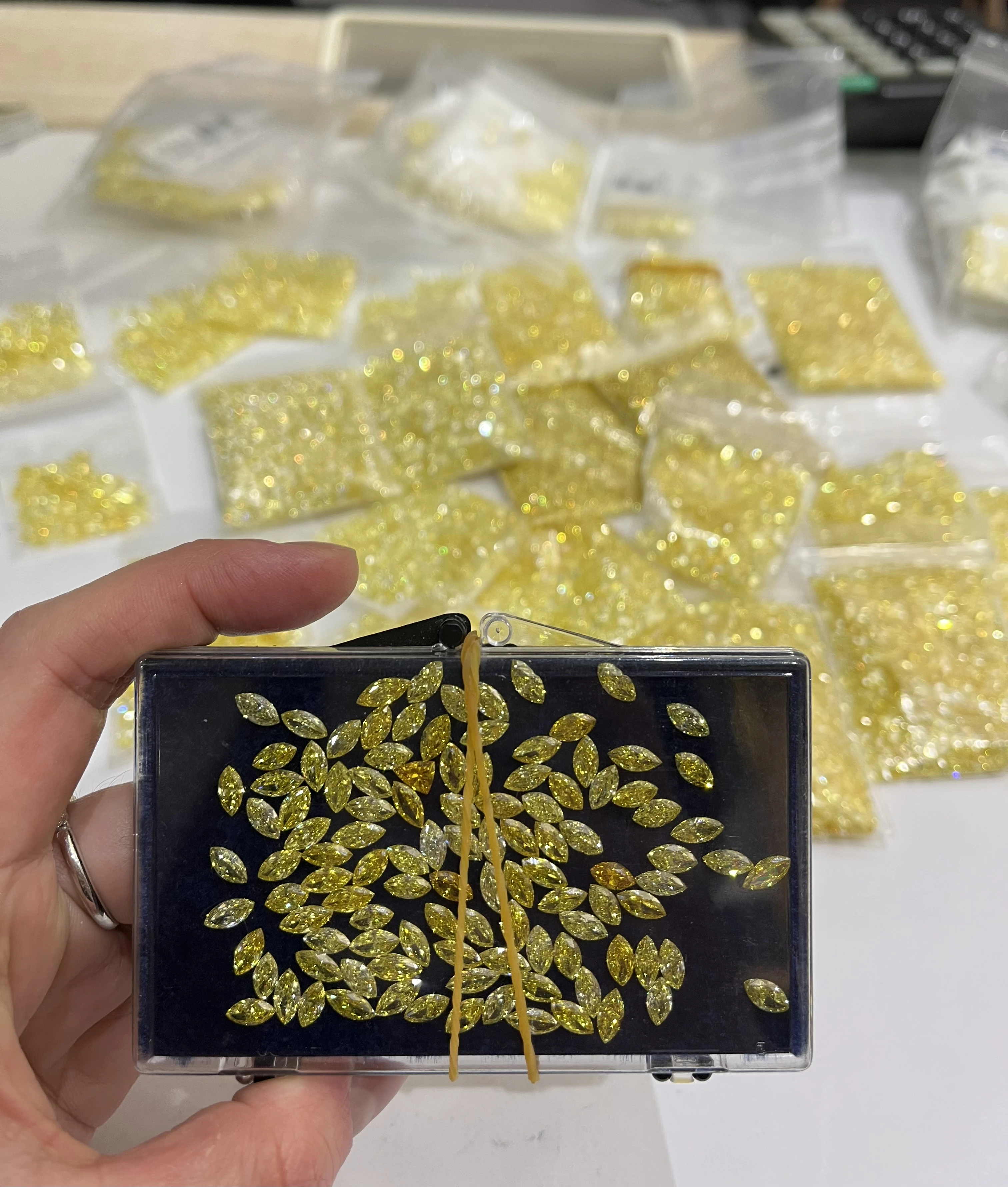 CVD Fancy Intense Yellow Round Pointer Diamonds Wholesale lab-grown loose diamonds