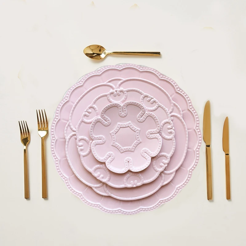 Vintage Relief Ceramic Charger Plate Customize Pink Embossed Lace Dinnerware Set for Wedding Tabletop Rental Western Tableware