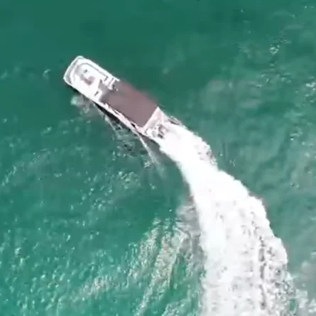 30FT 9M Fiberglass Speed Cruiser Tritoon Pontoon Boat for sale