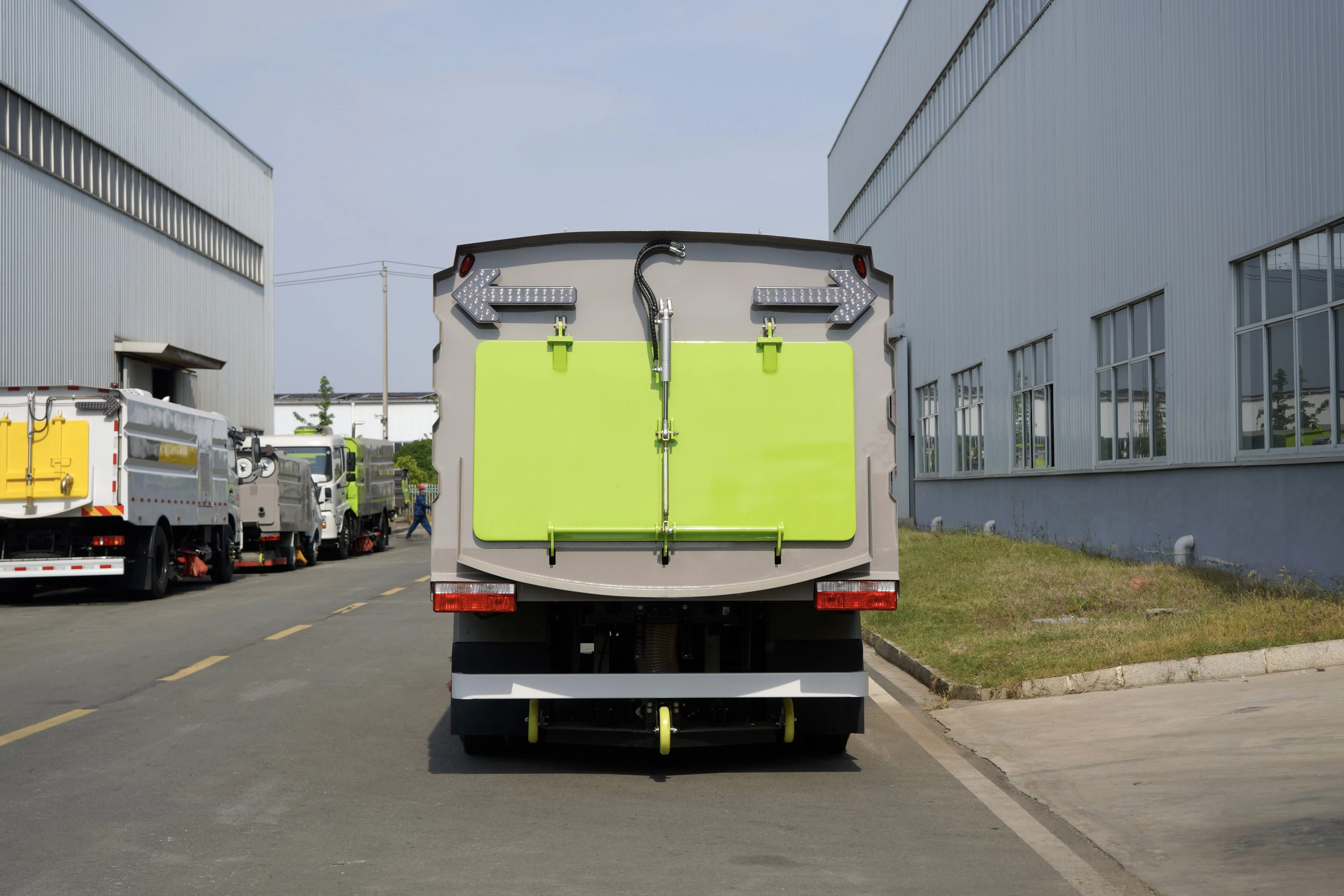 Dongfeng 4x2 7 5 CBM большая дорожная уборочная машина 220 л.с.