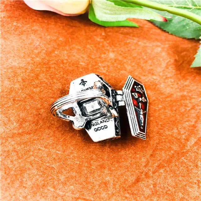 
Wholesale Fashion Design Gothic Red Enamel Punk Cross Bats Coffin Retro Ring Movie Style 