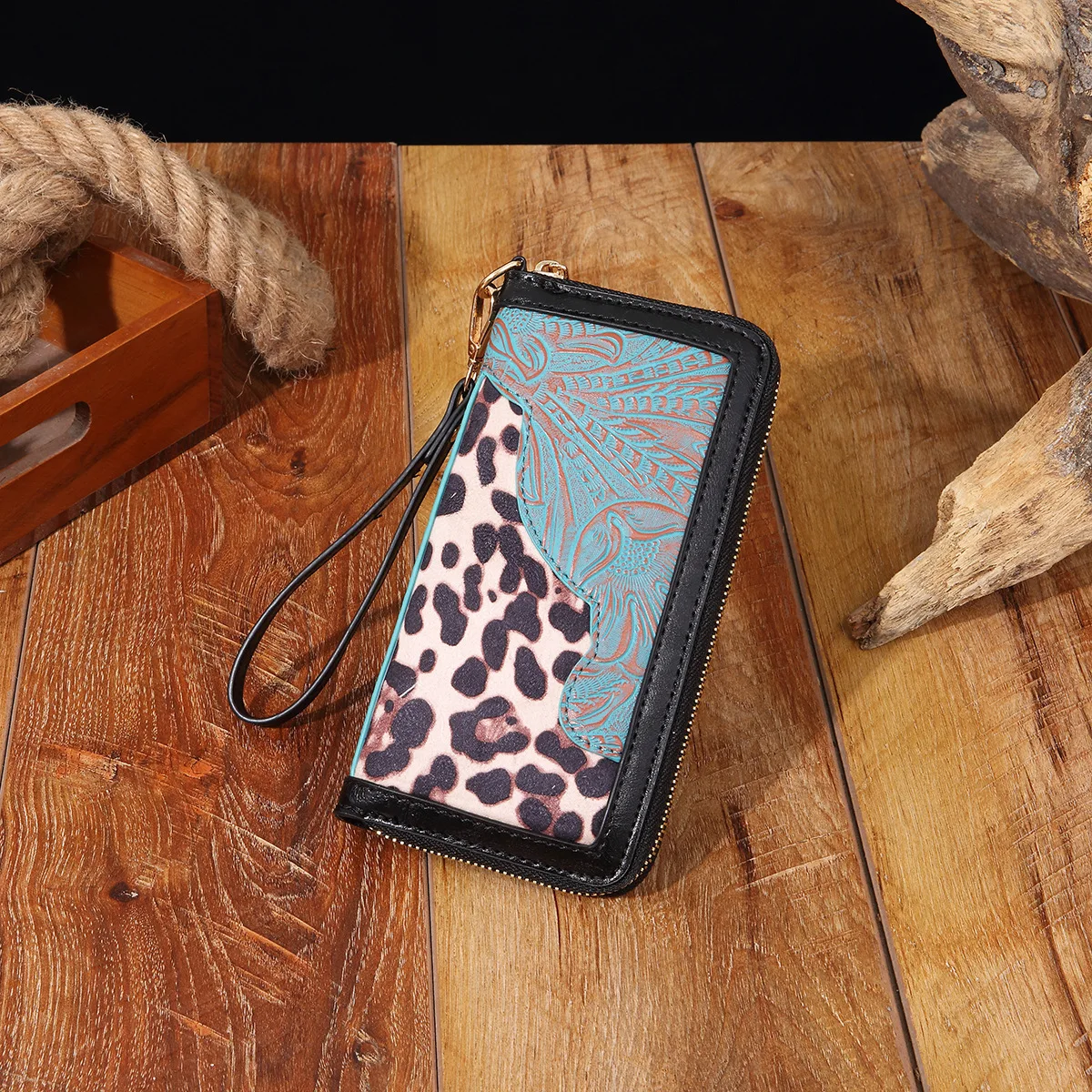 New Handmade Western Stylish Carving Leather Wallet Clutch Hot Sale Custom Logo Women Turquoise Color Wallet