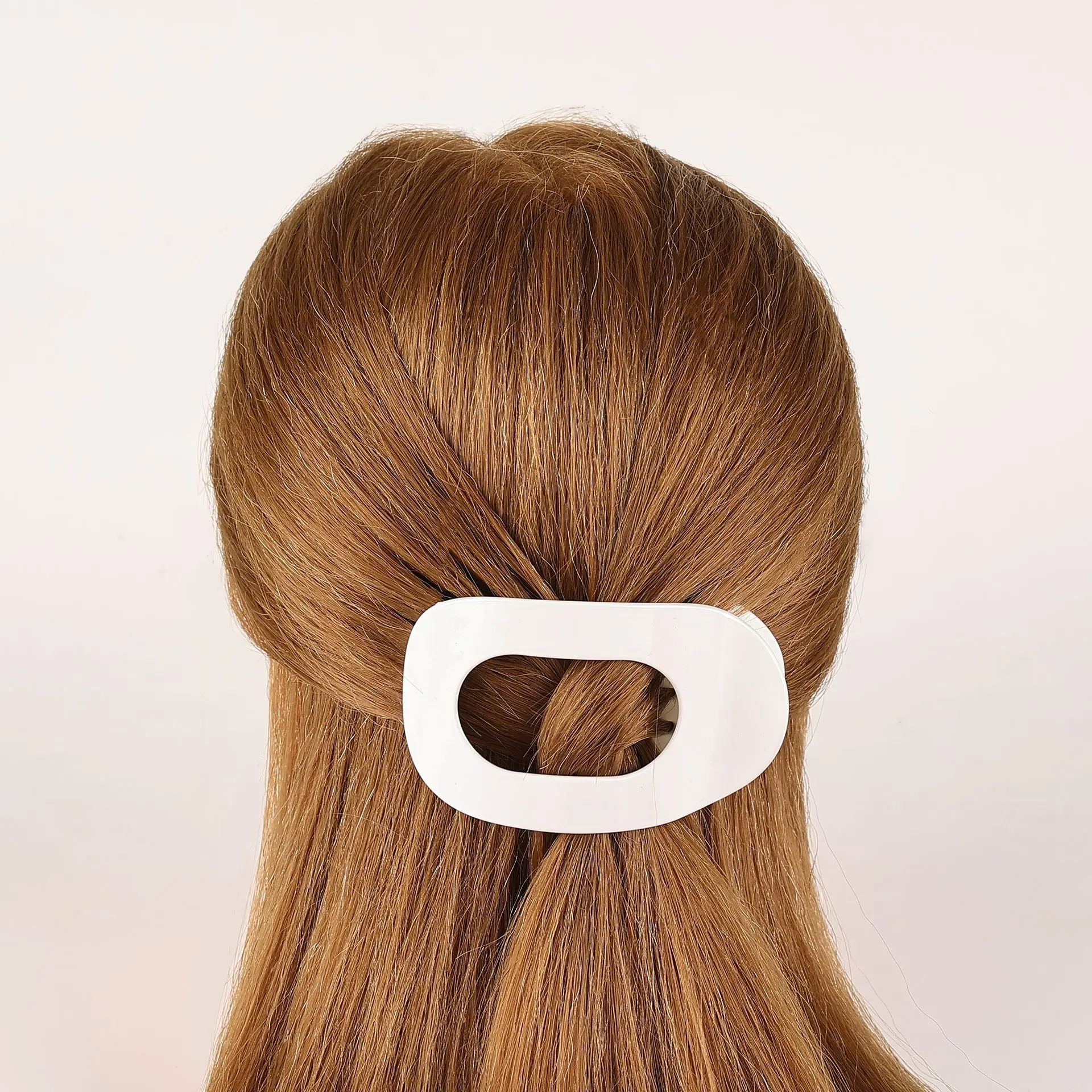 Wowei Custom Logo Fashion French Medium Matte Flat Circle Claw Hair Clip for Women Girls Duck Billed Hair Barrettes