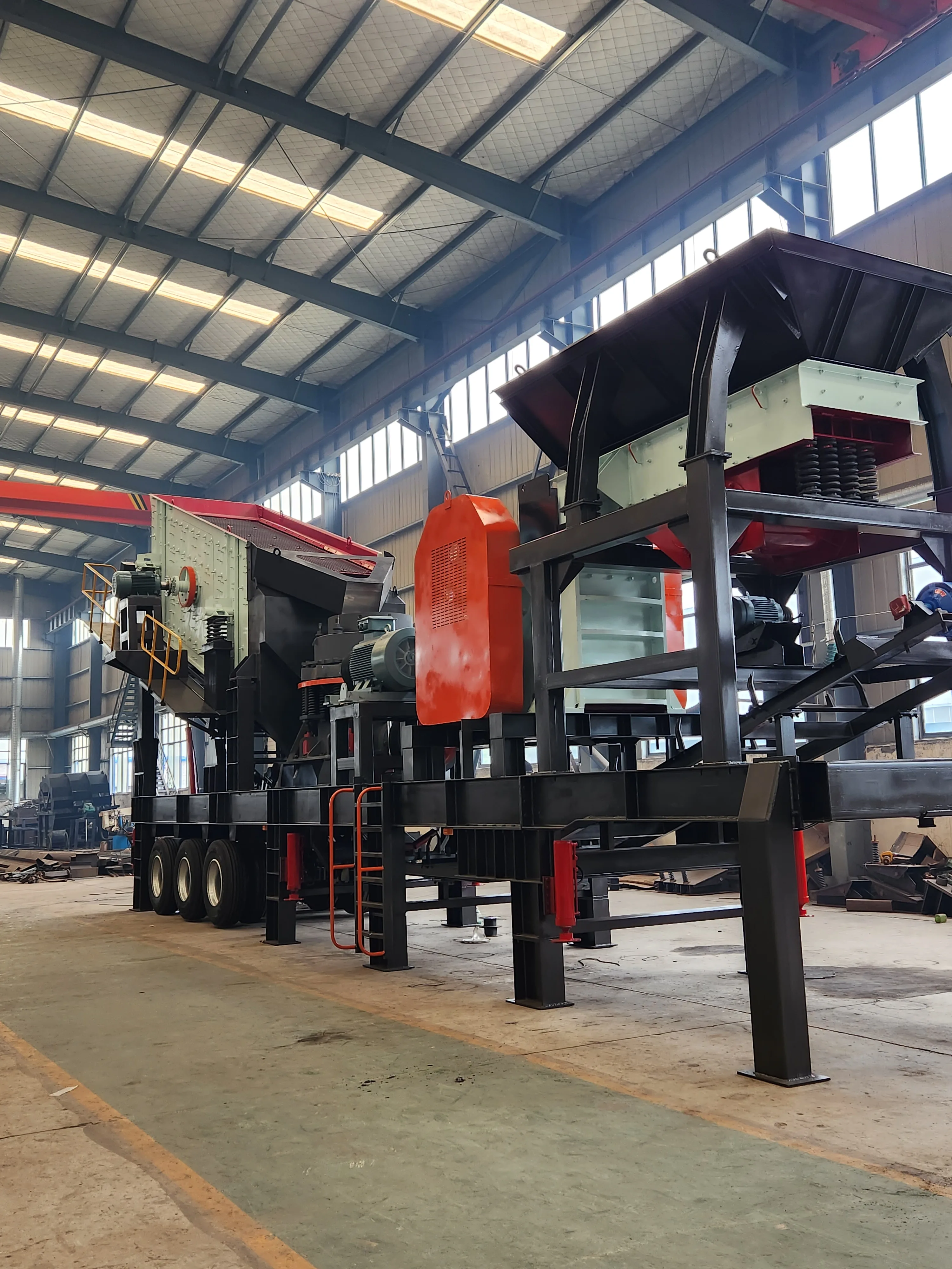Direct Factory Operation Mobile Crusher Customized Output Professional Design Track Mobile Coarse Crushing Plant