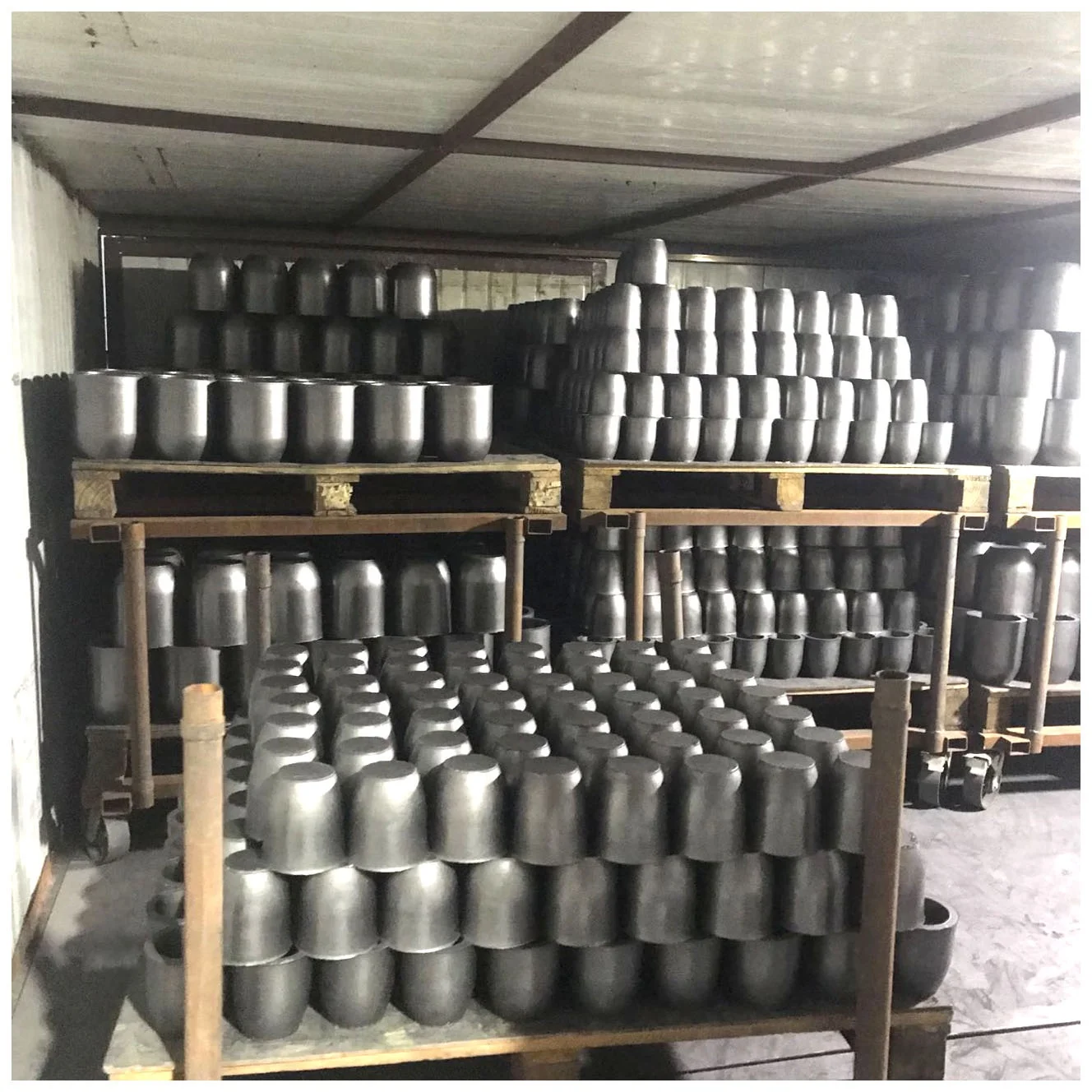 Molded pressing clay graphite crucible factory price rate directly custom and supply