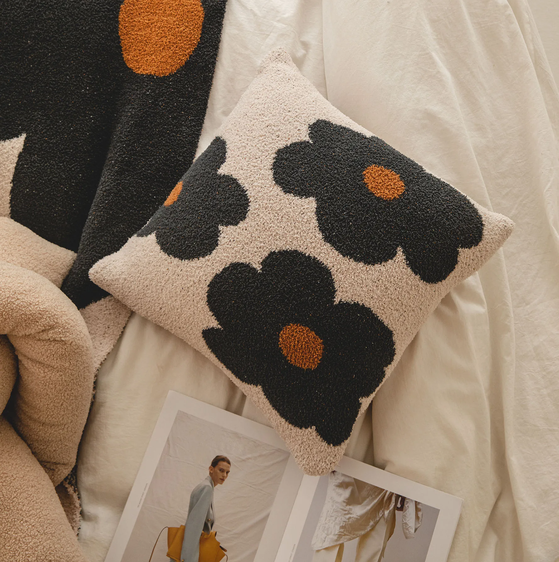 Custom Warm Soft Pillow Cover Home Decor Floral Polyester Knitted Pillowcase for Sofa