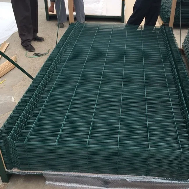 2024 new design green PVC V mesh wire fence