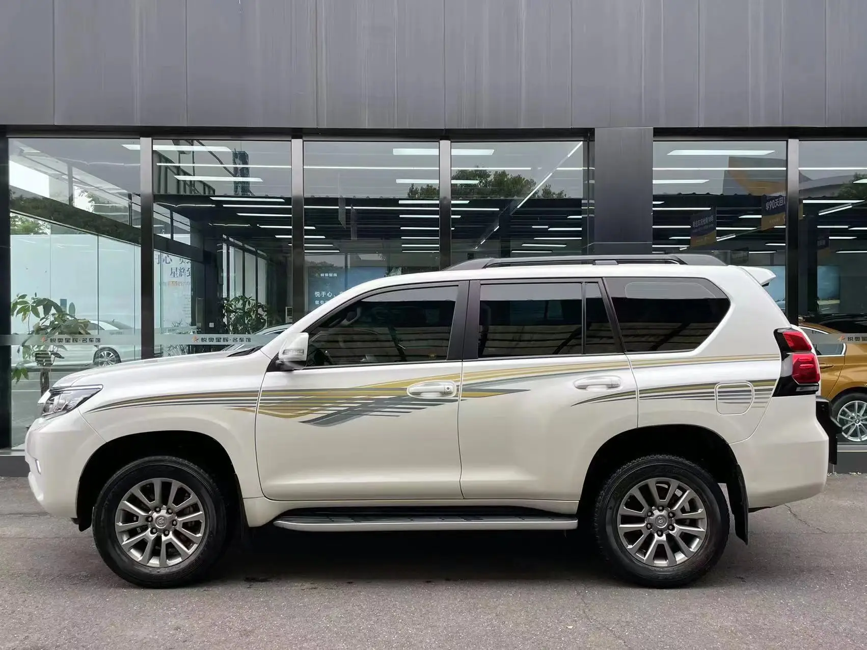 2018 Toyota Land Cruiser Prado in good condition car used
