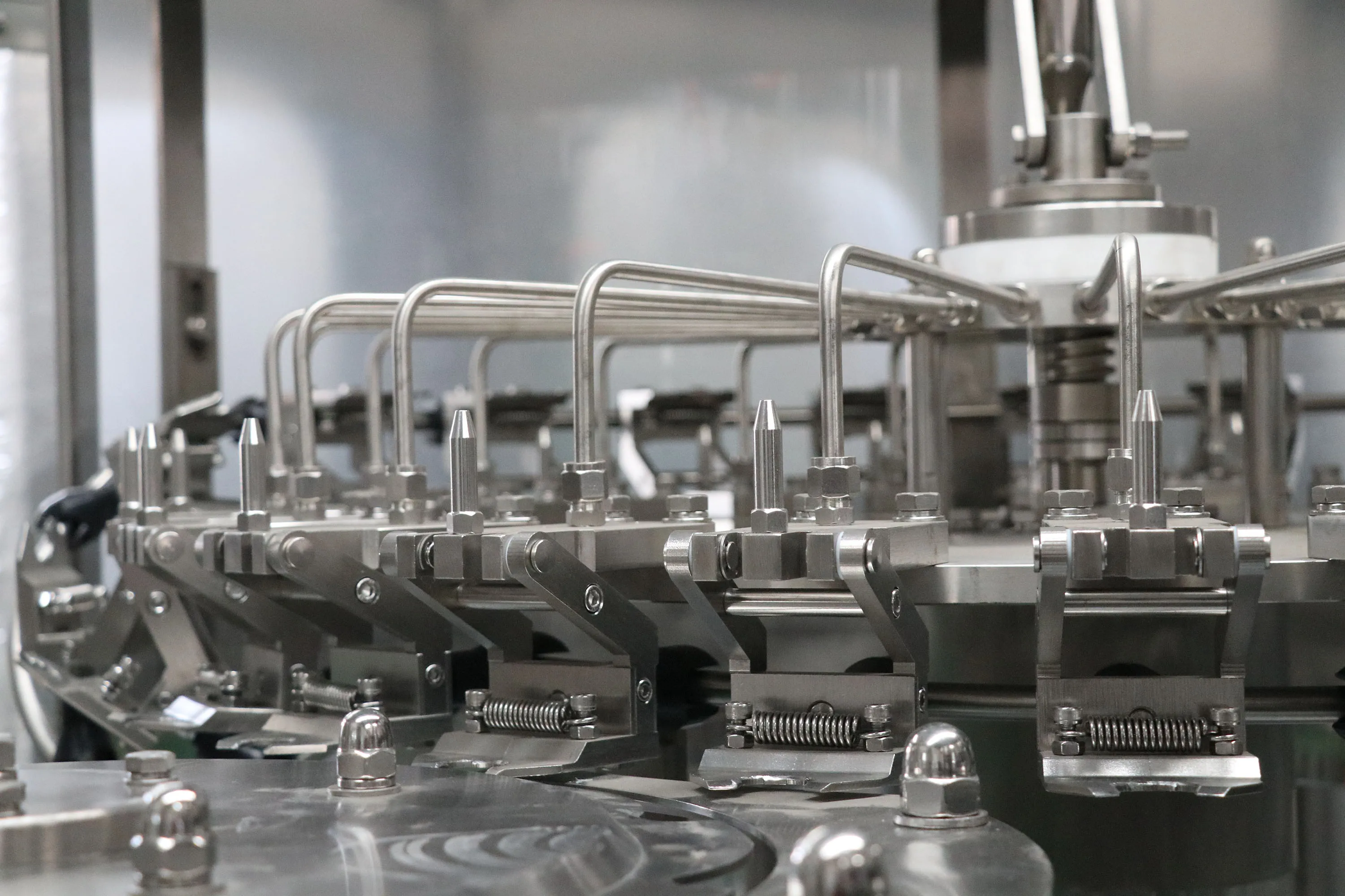 Datong Best Sell 3 in 1 Glass Bottle Filling Machine For Soda Water Alcoholic Beverage Filling Machine