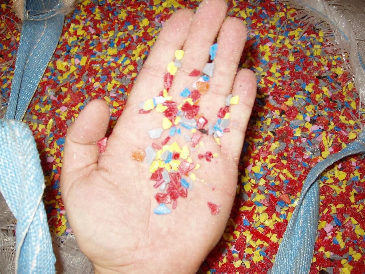 PP GRIND (REGRIND) FROM FRUIT CRATES - CASES (MIX COLOR) IN BIG BAGS SCRAP / WASTE.