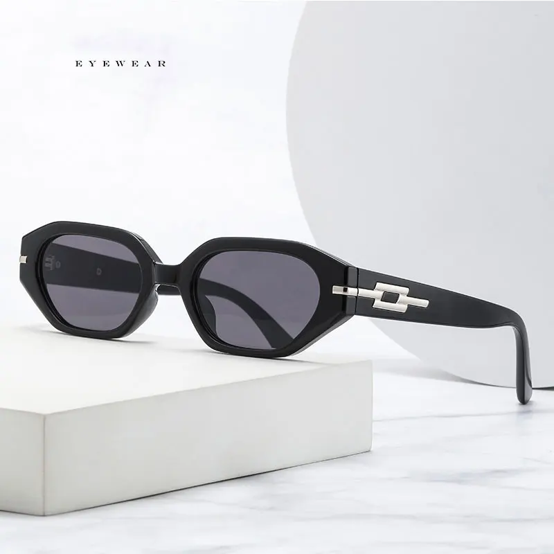 2024 new fashion classic PC frame eyewear cheap customized polarized sunglasses wholesale sunglasses women men.